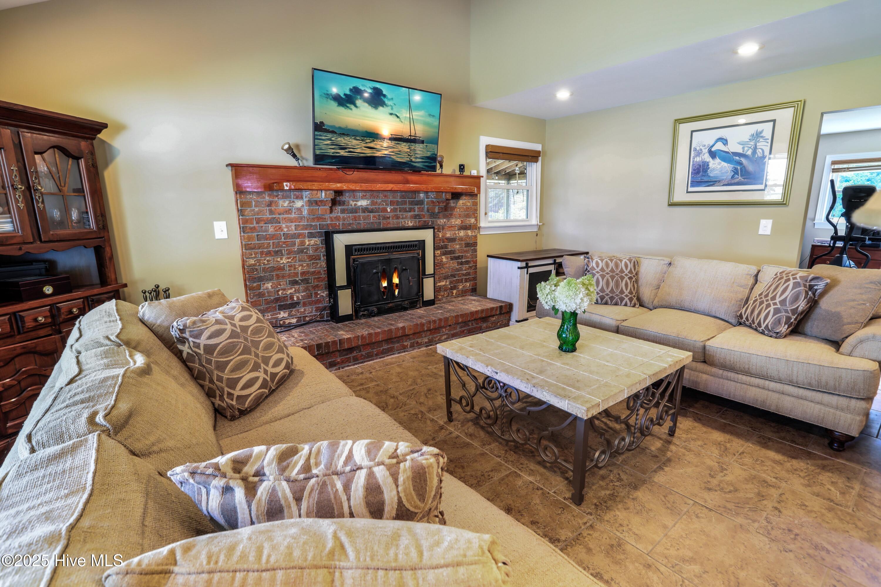 100513124 | Photo 15