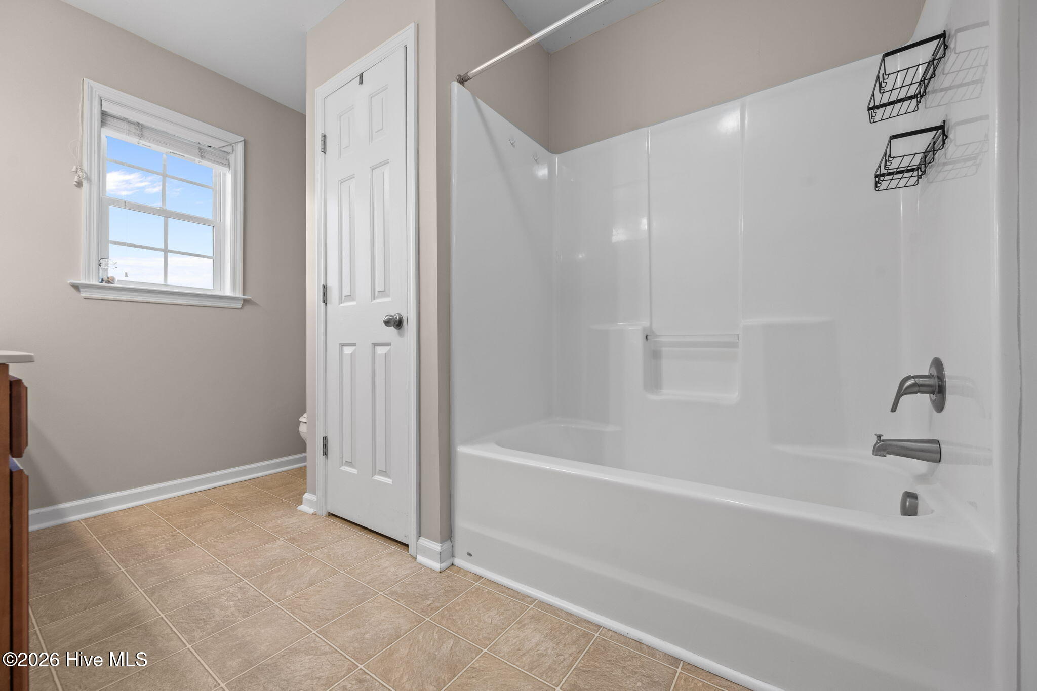 100562235 | Photo 26