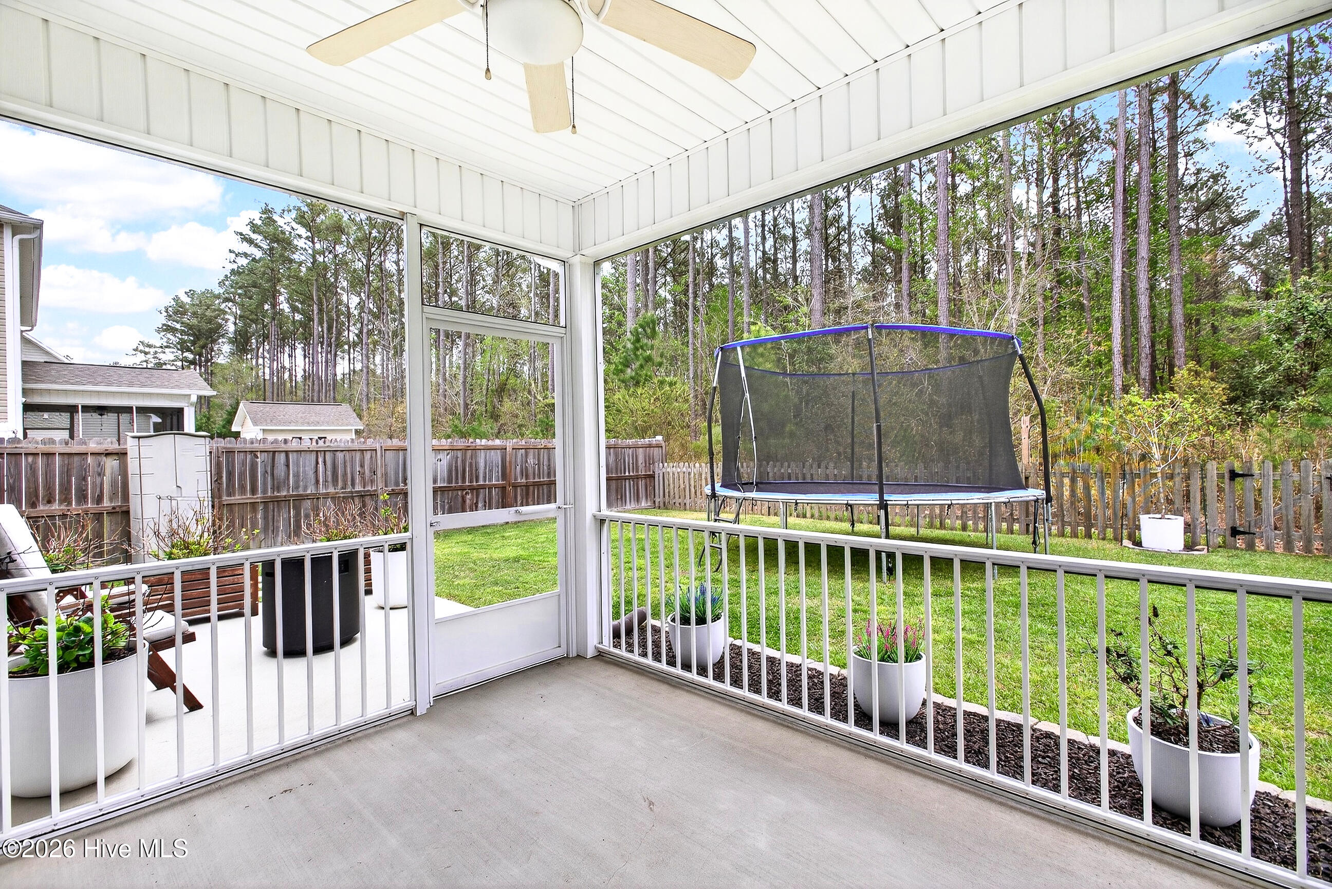 100564730 | Photo 33