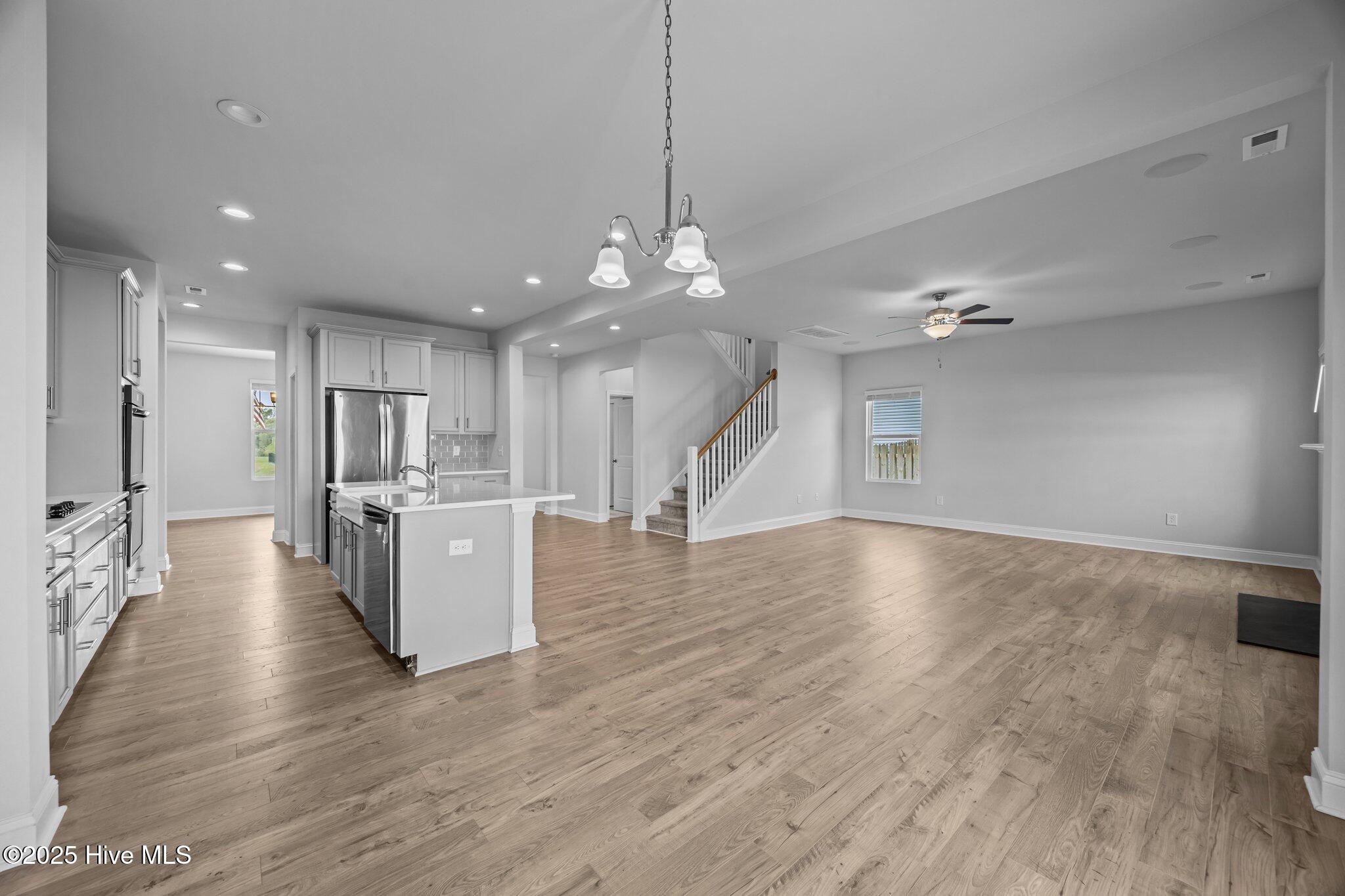 100503242 | Photo 16