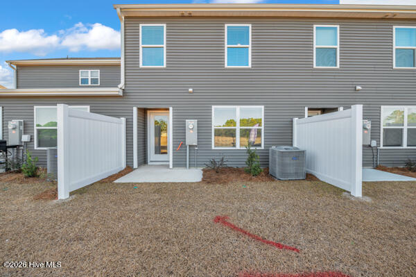 100567985 | Photo 16