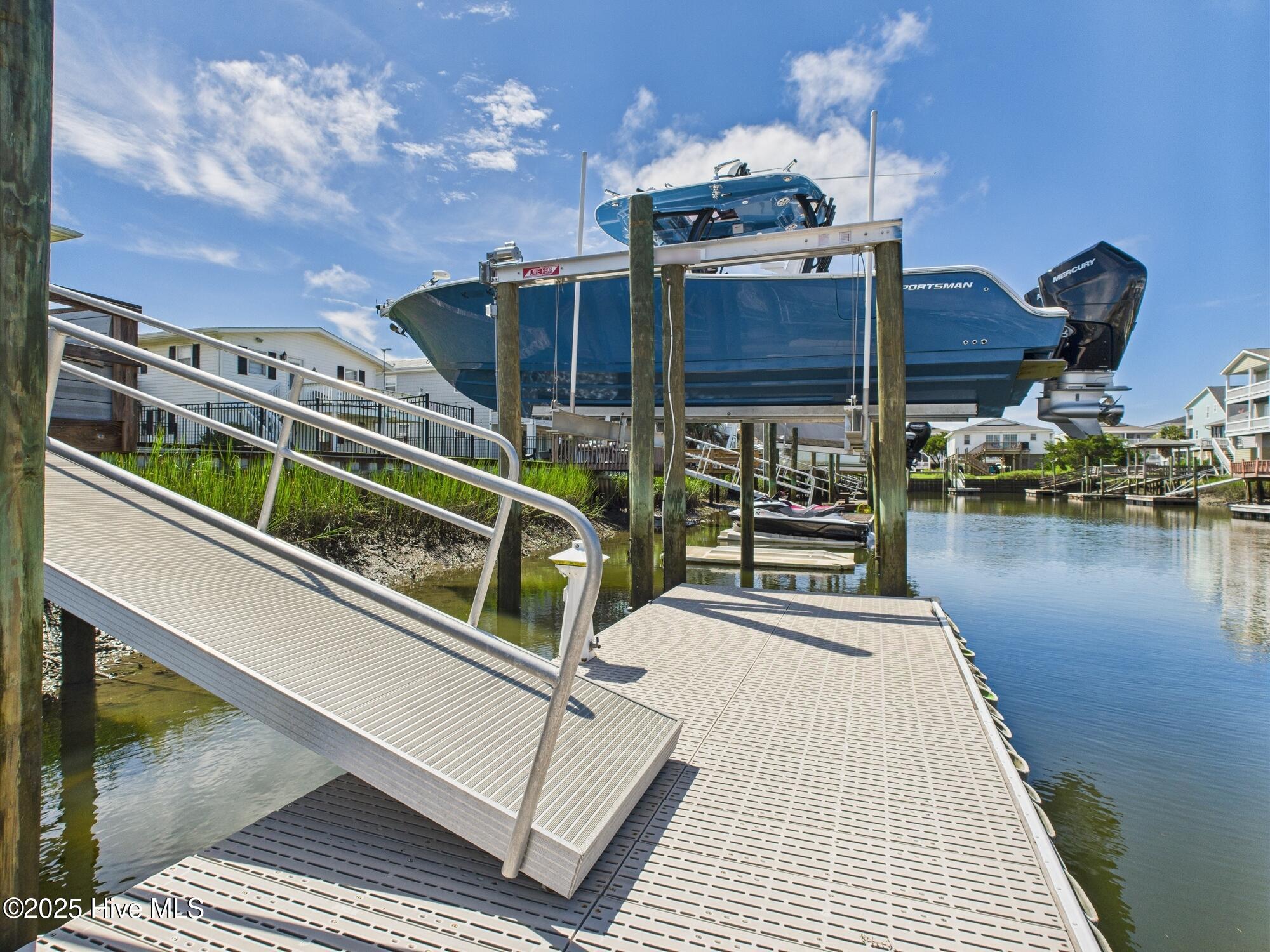 100558213 | Photo 28