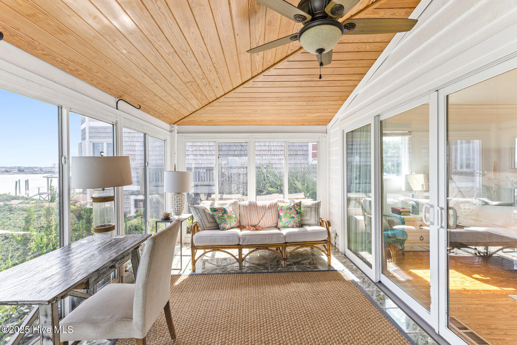 100553699 | Photo 12