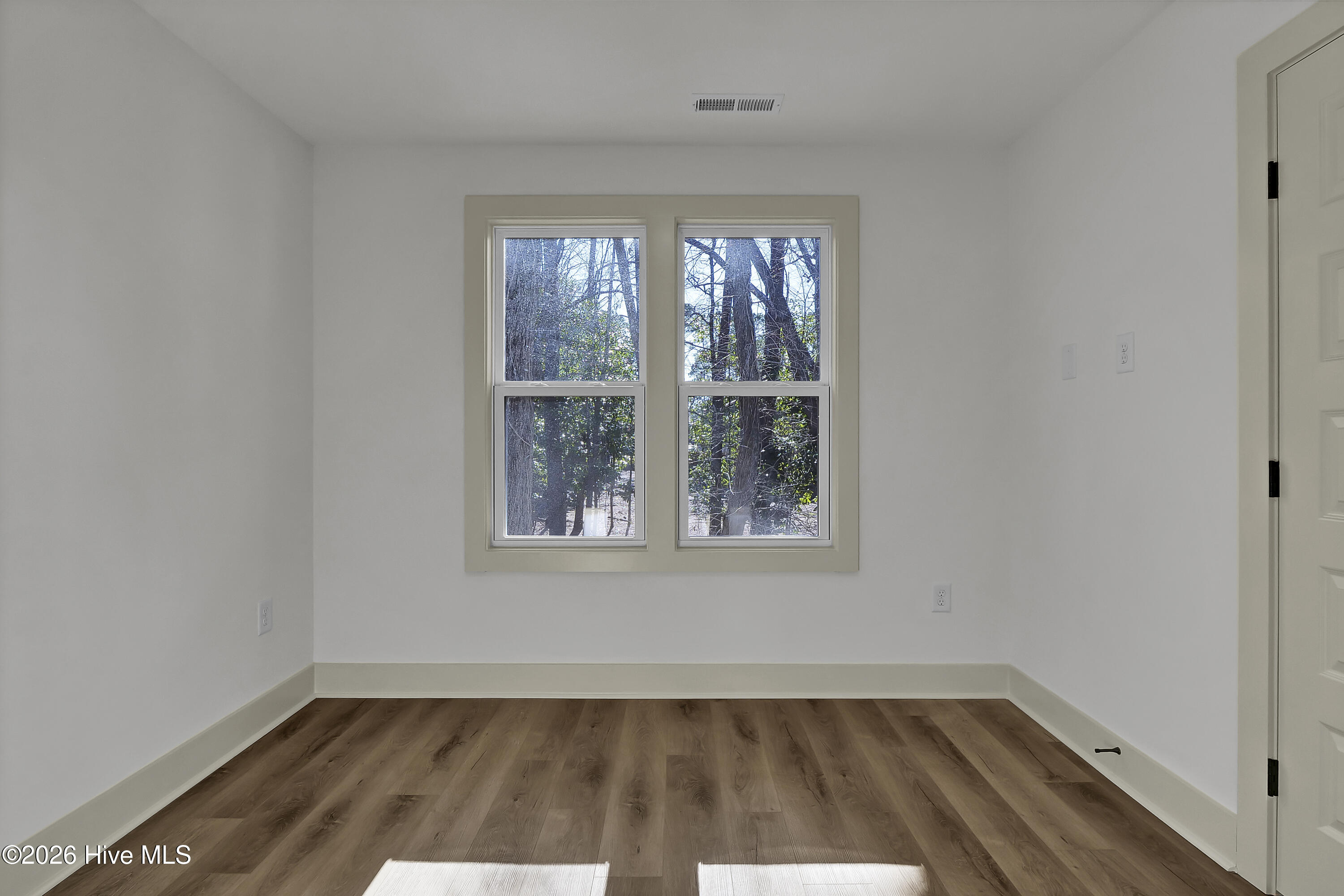 100549345 | Photo 28