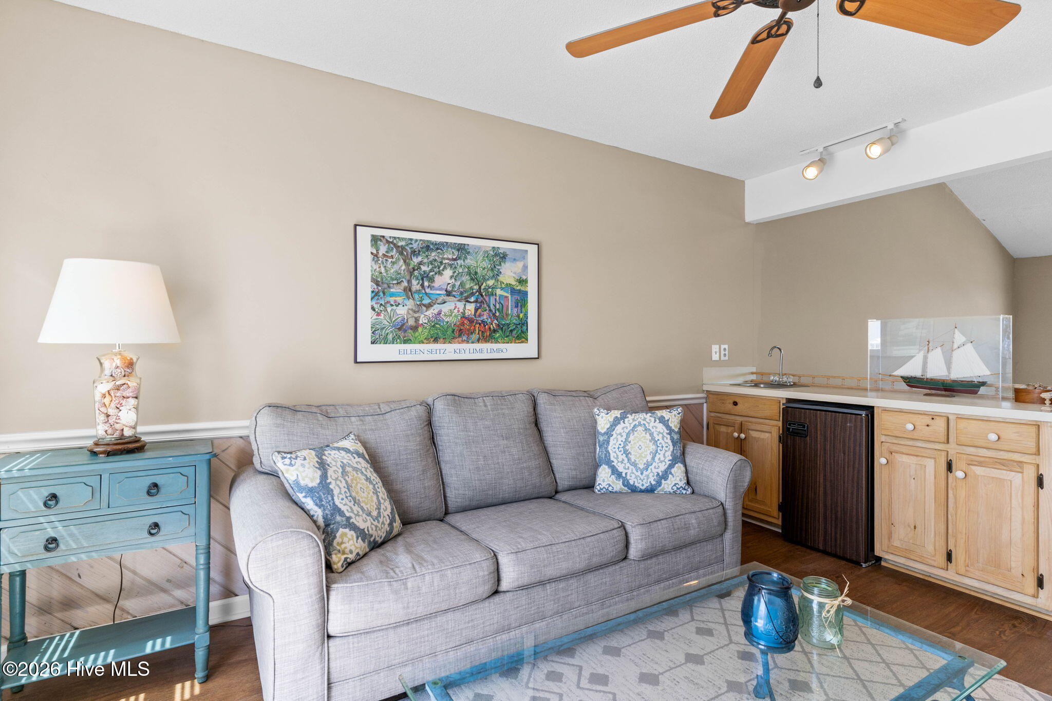 100566537 | Photo 33