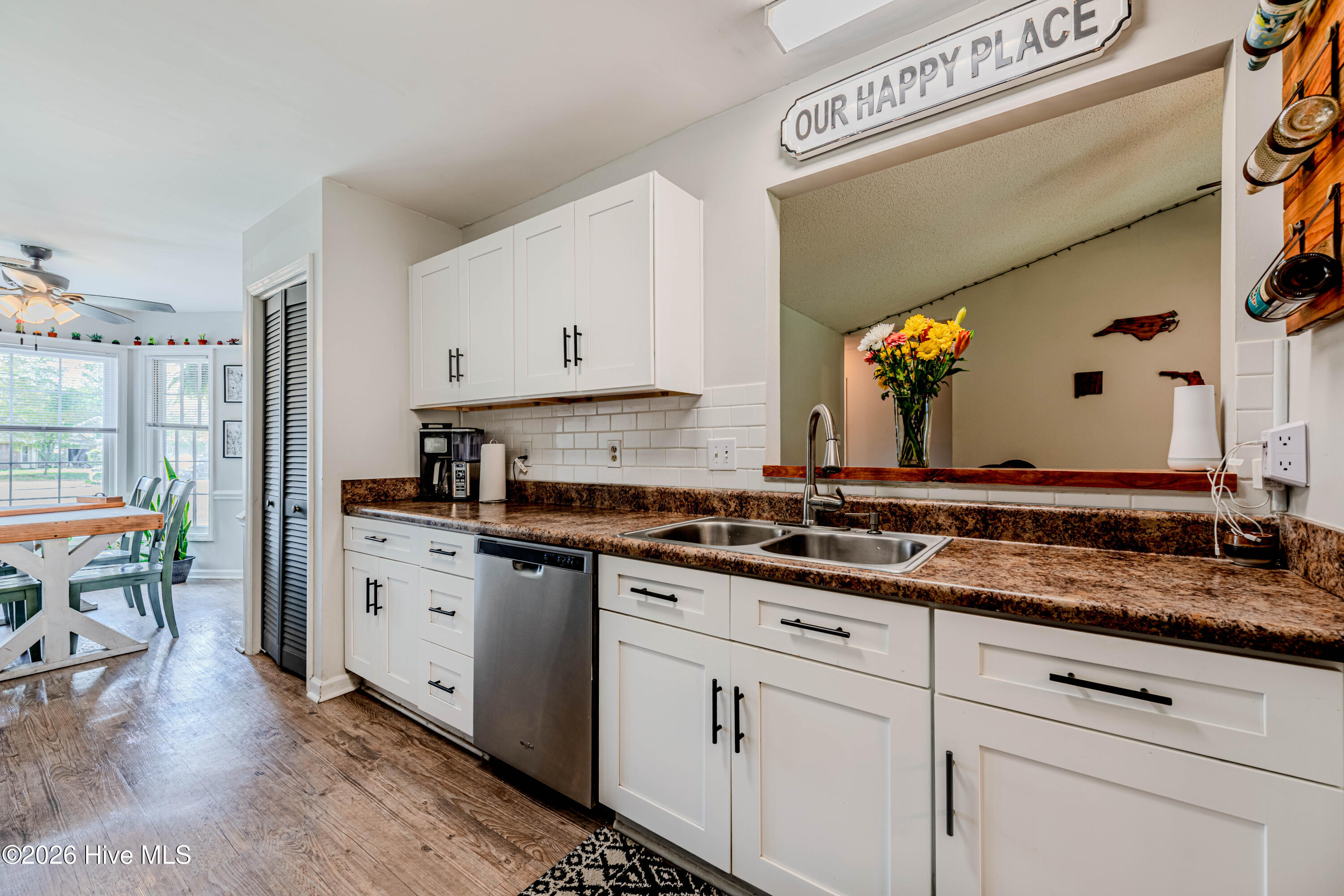 100569074 | Photo 28