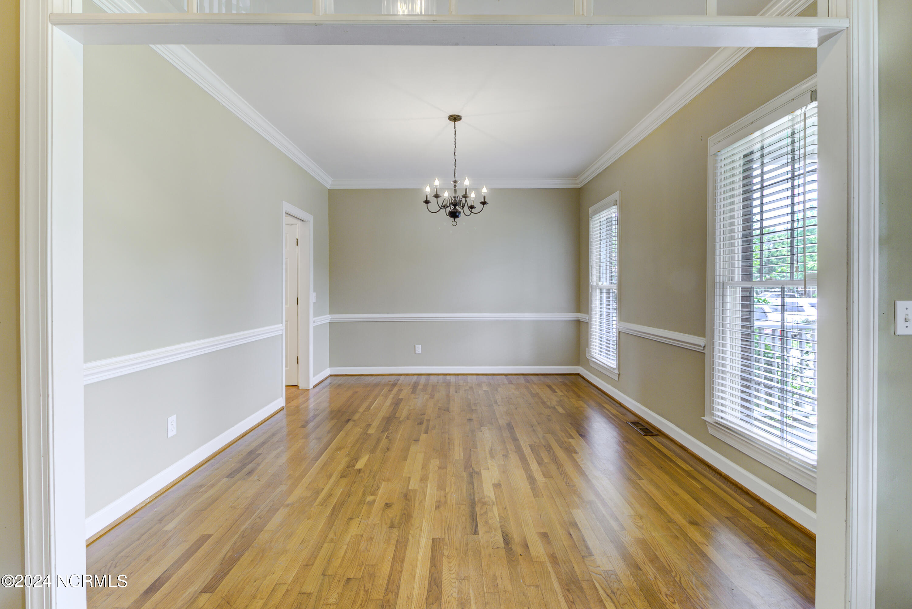 100560204 | Photo 12