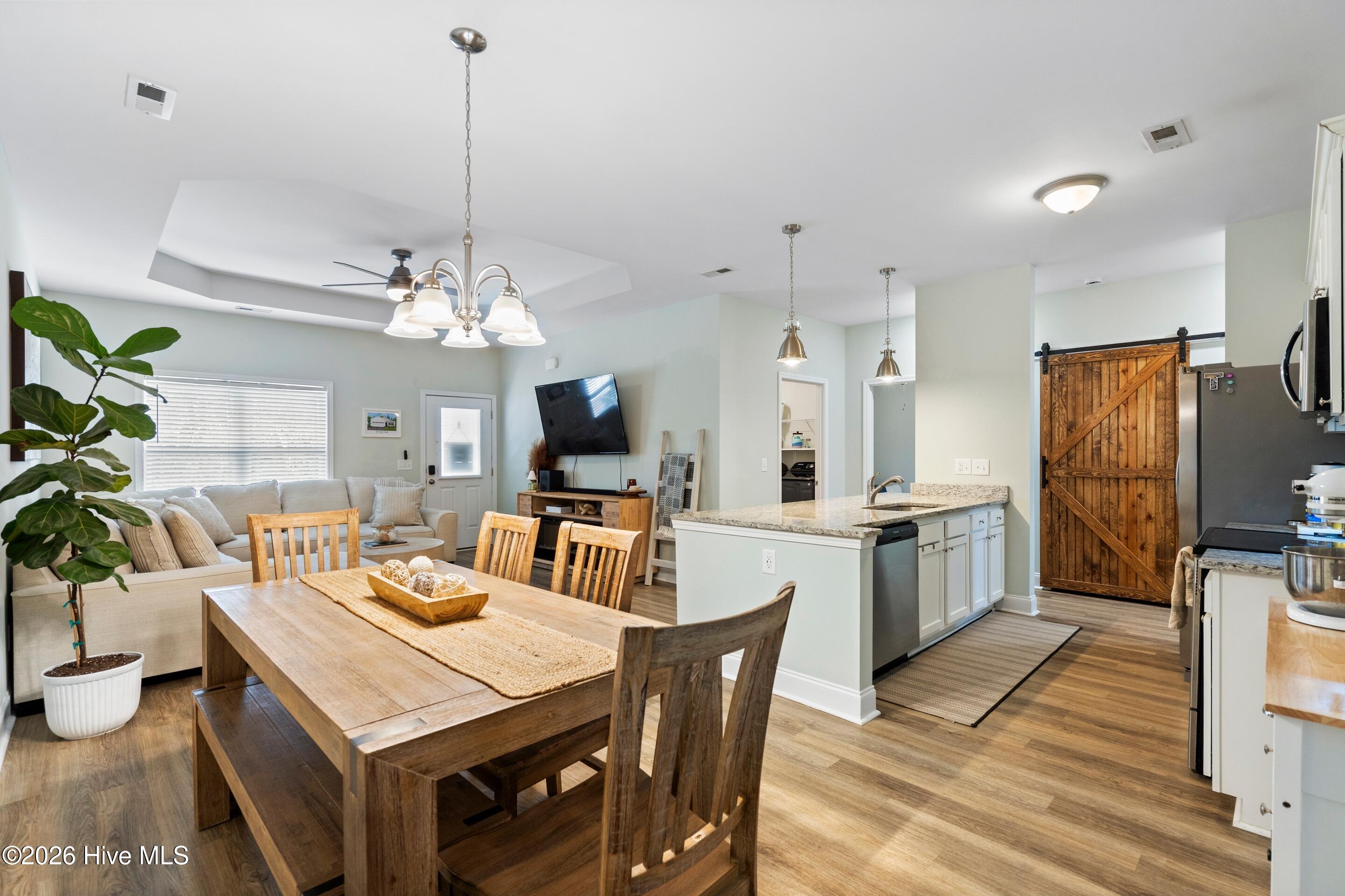 100547558 | Photo 13