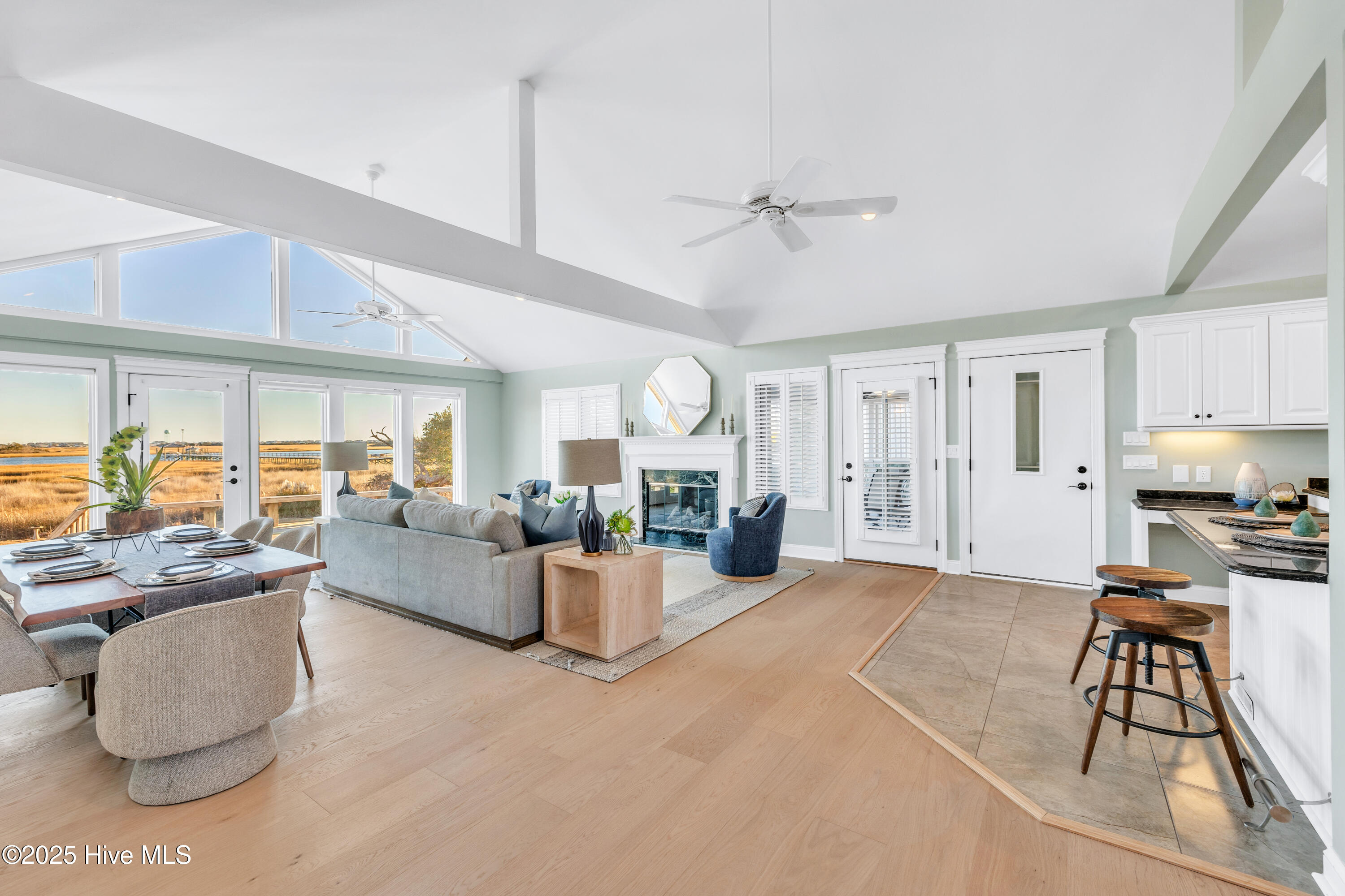 100545827 | Photo 11