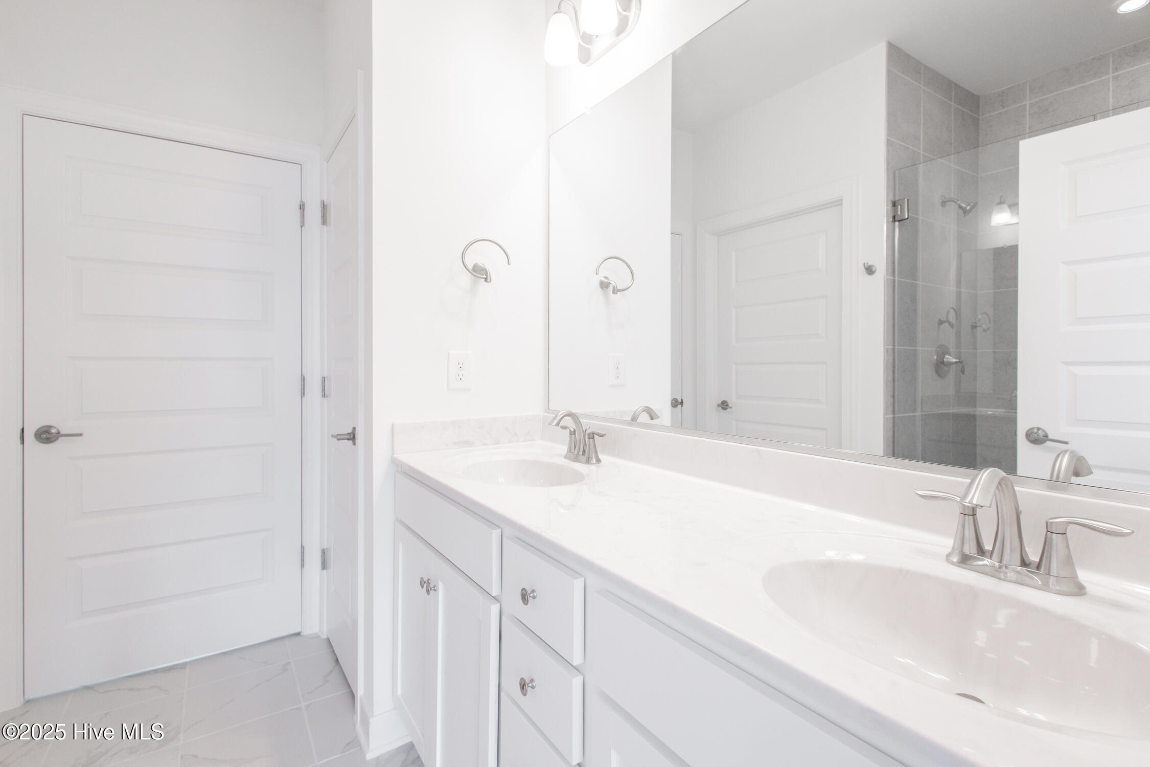 100545627 | Photo 13