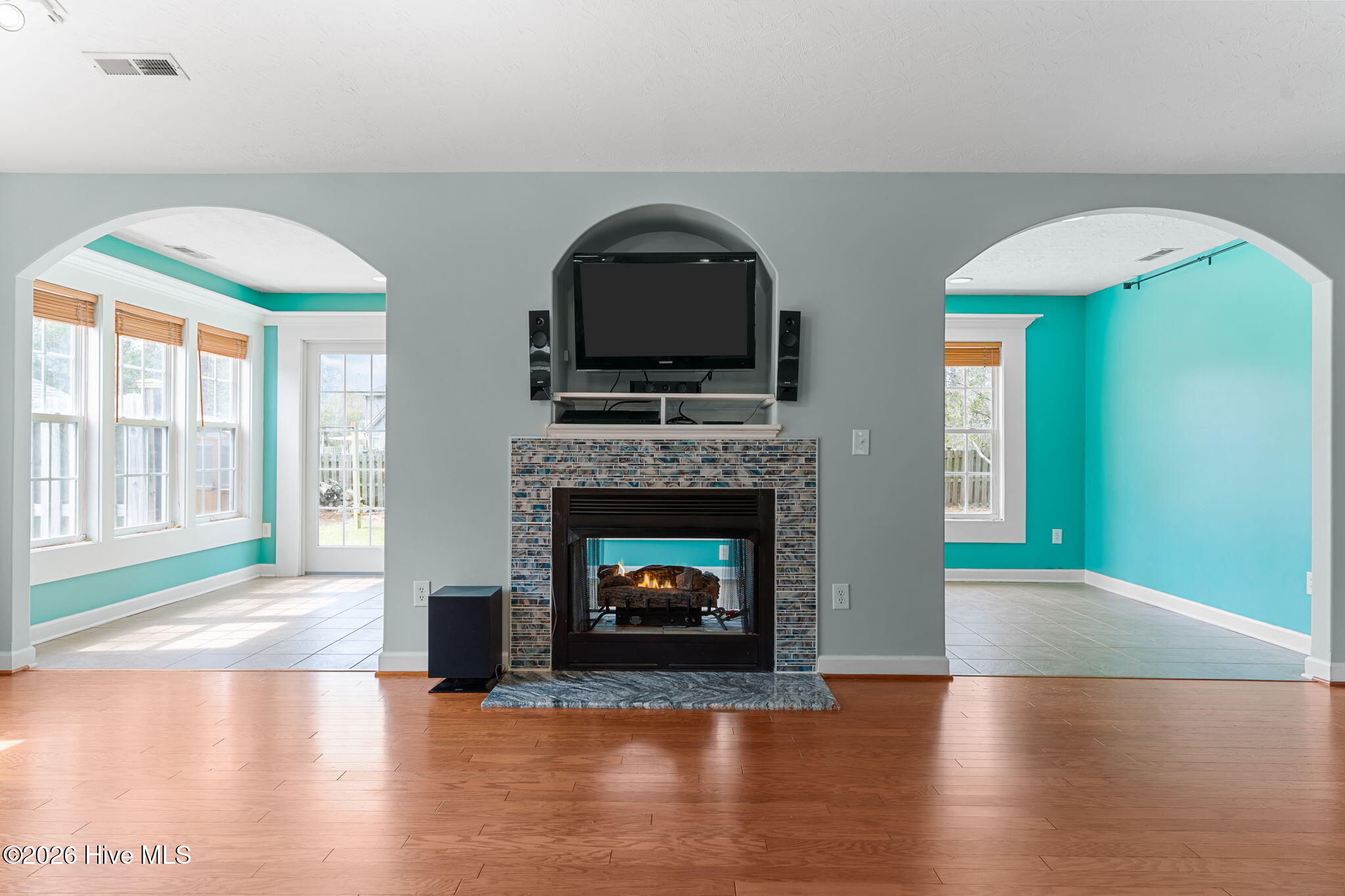 100563070 | Photo 19