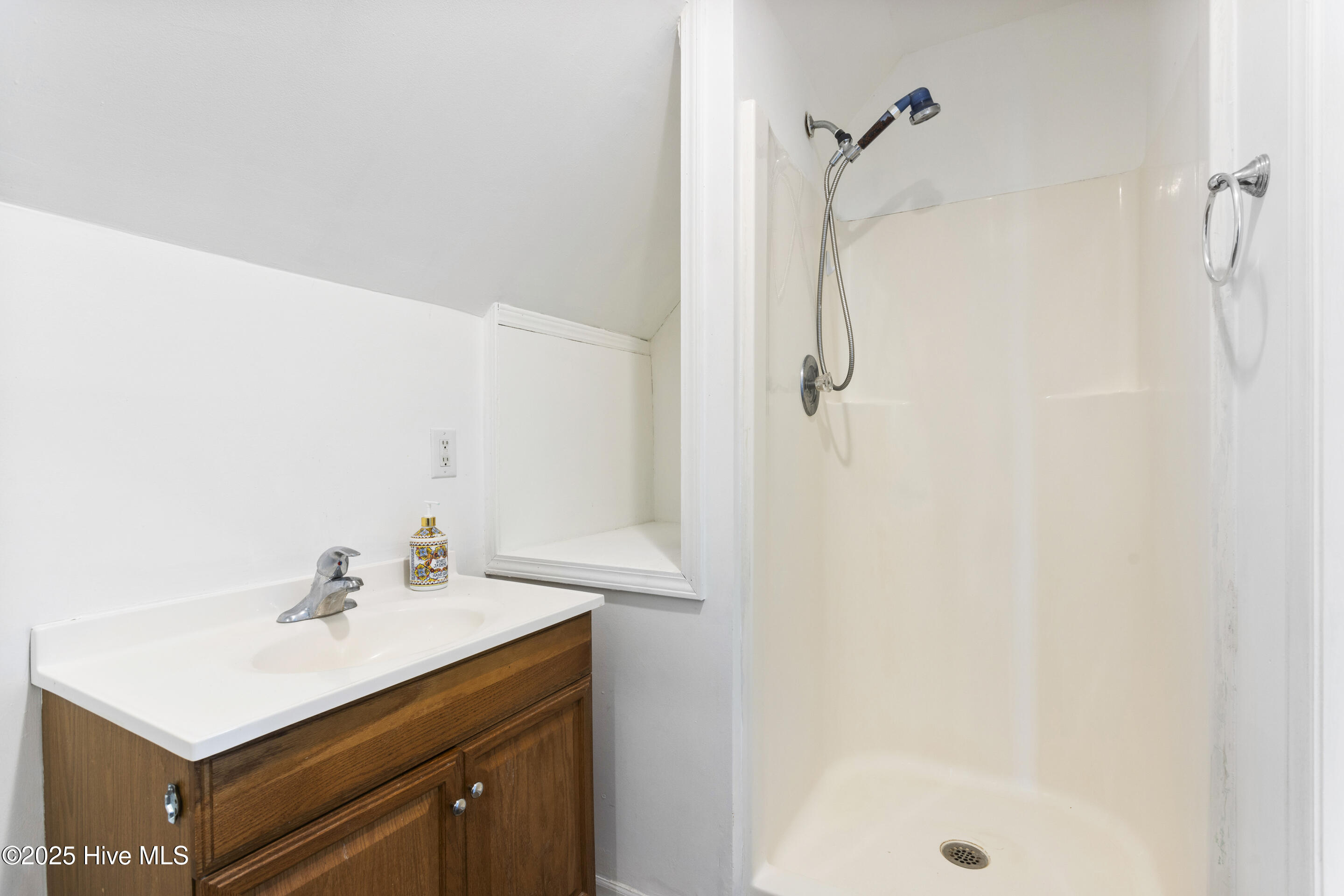 100548338 | Photo 30