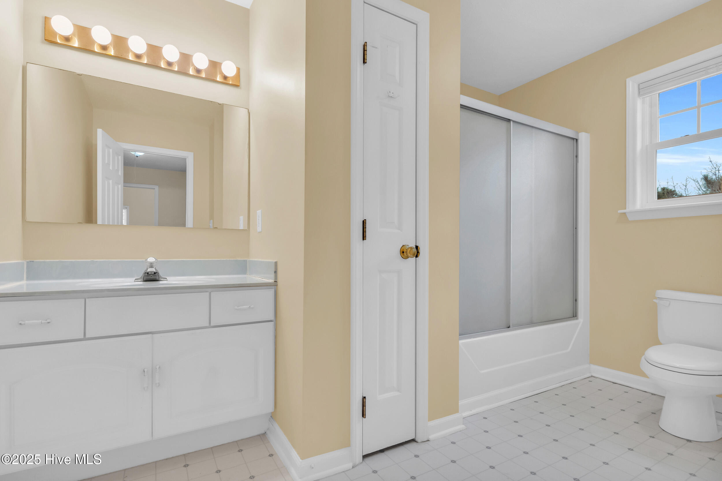 100545048 | Photo 30