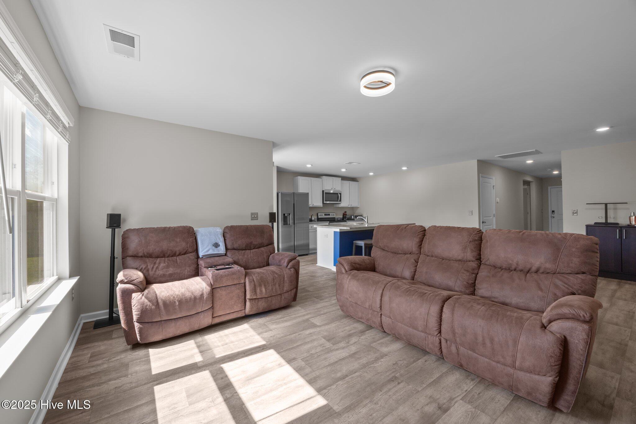 100548387 | Photo 13