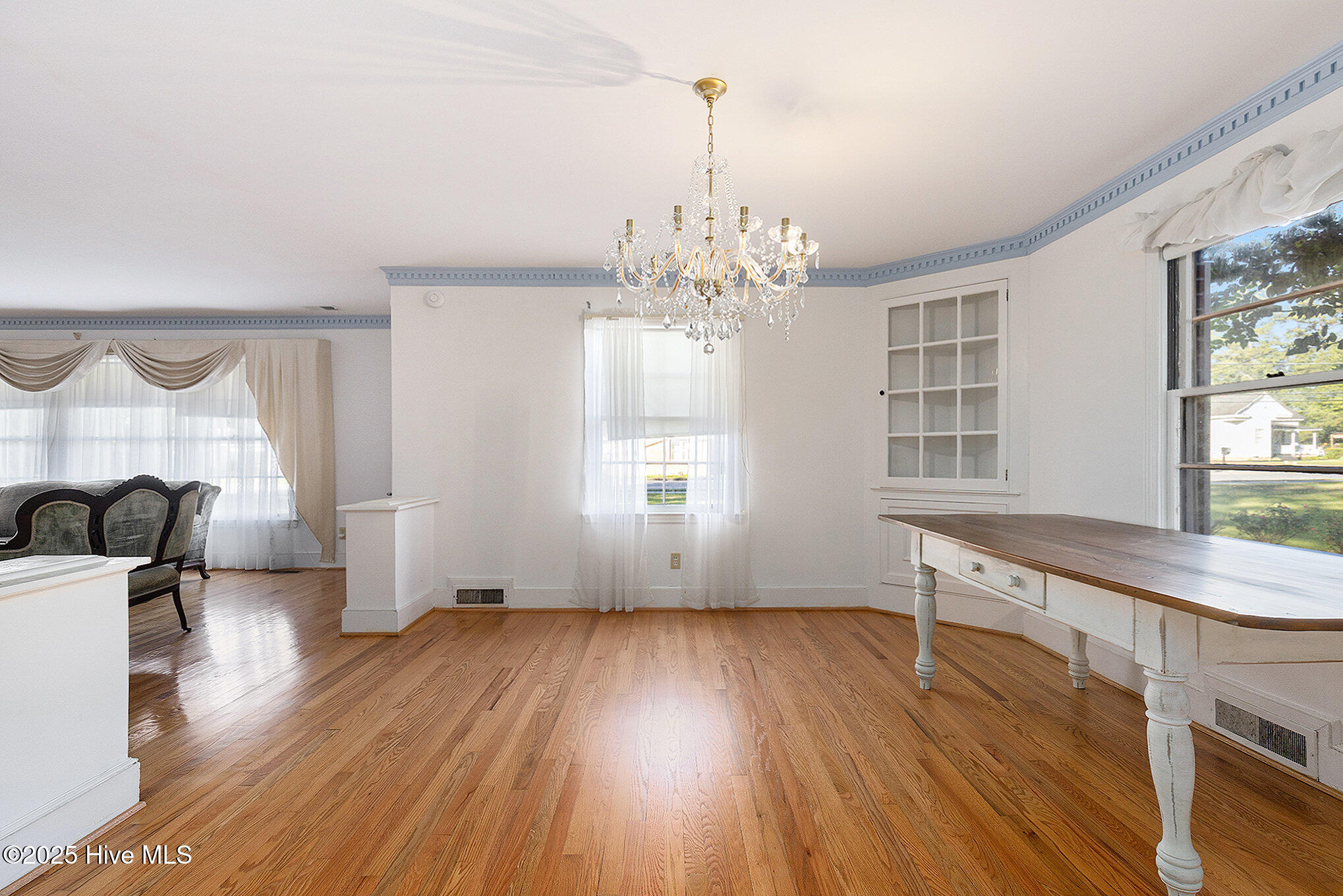 100537209 | Photo 11