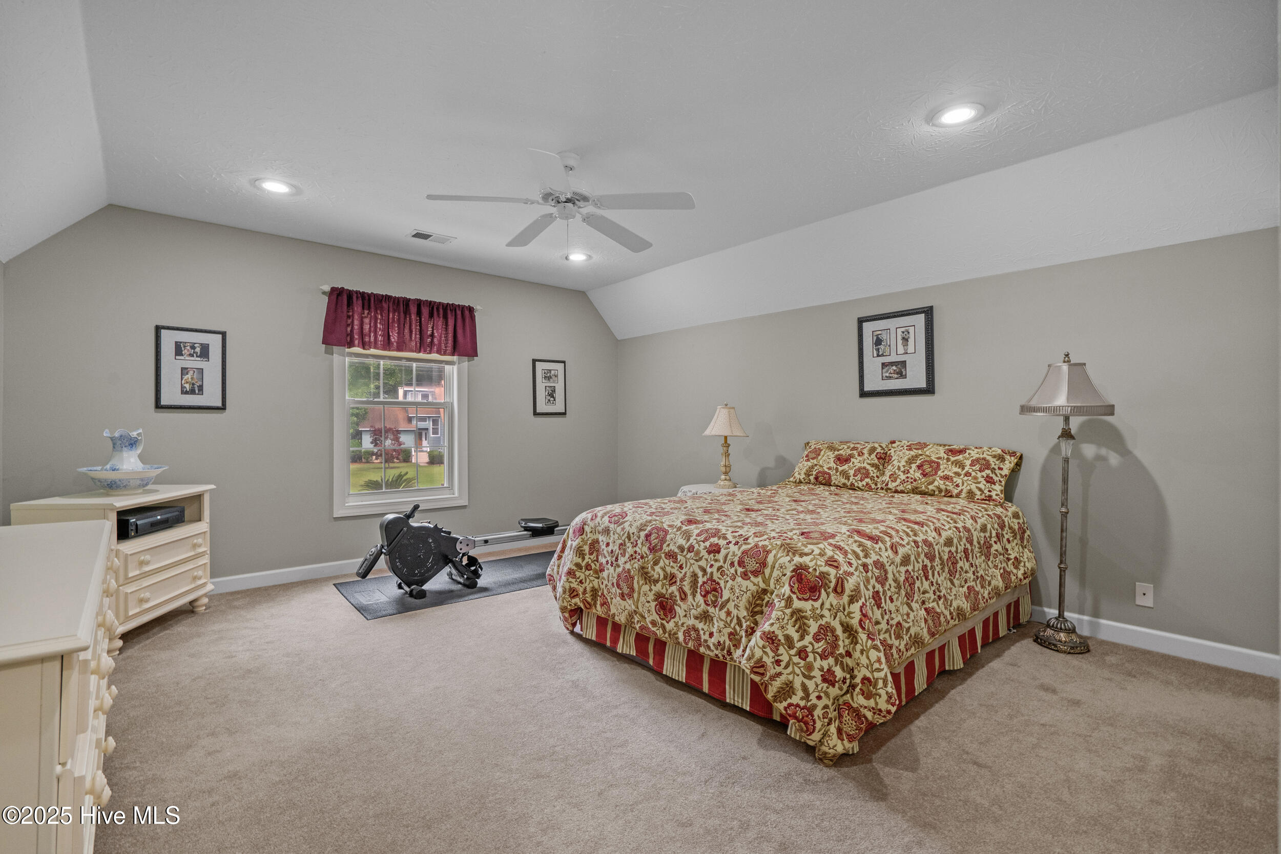 100508973 | Photo 38