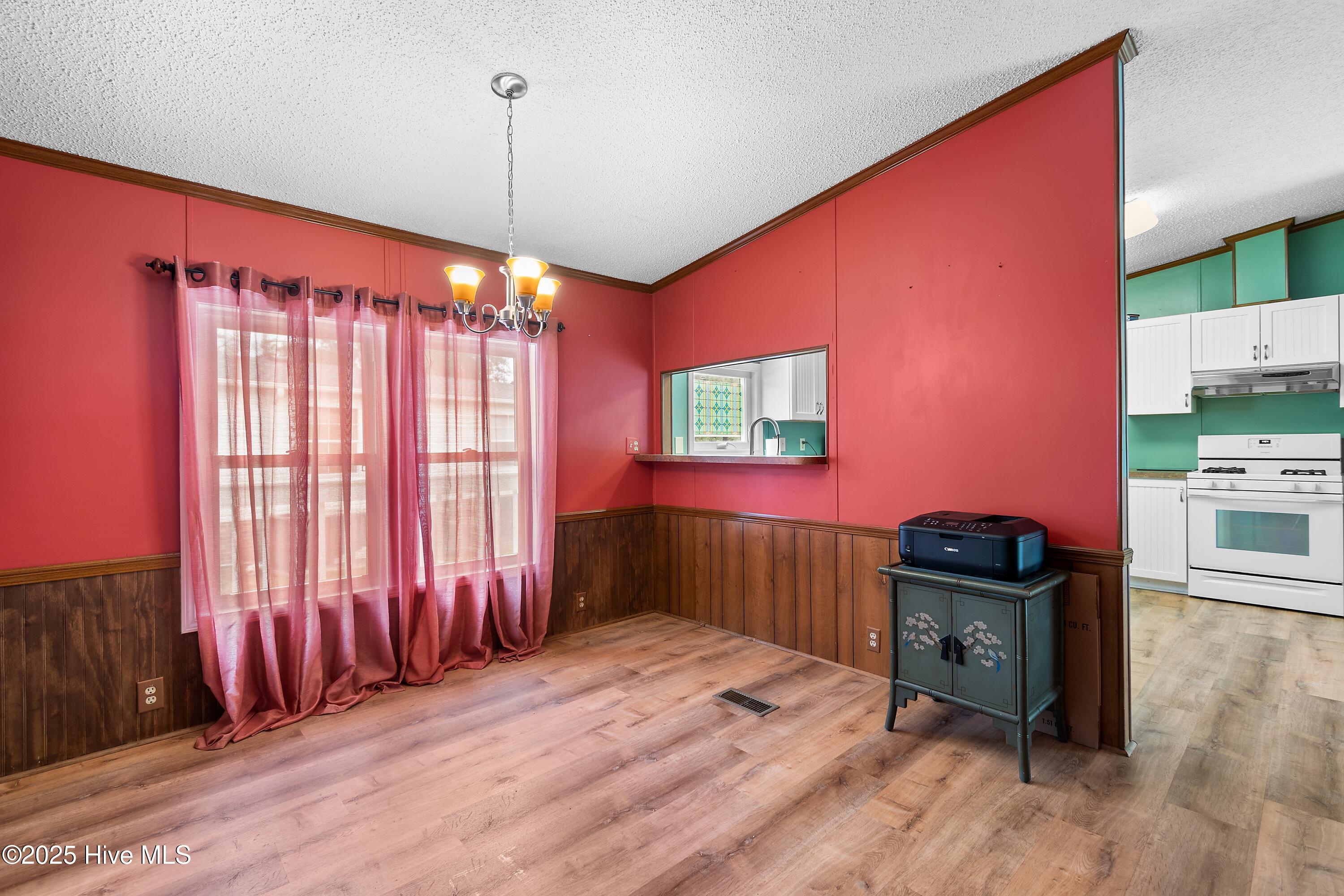 100538927 | Photo 11