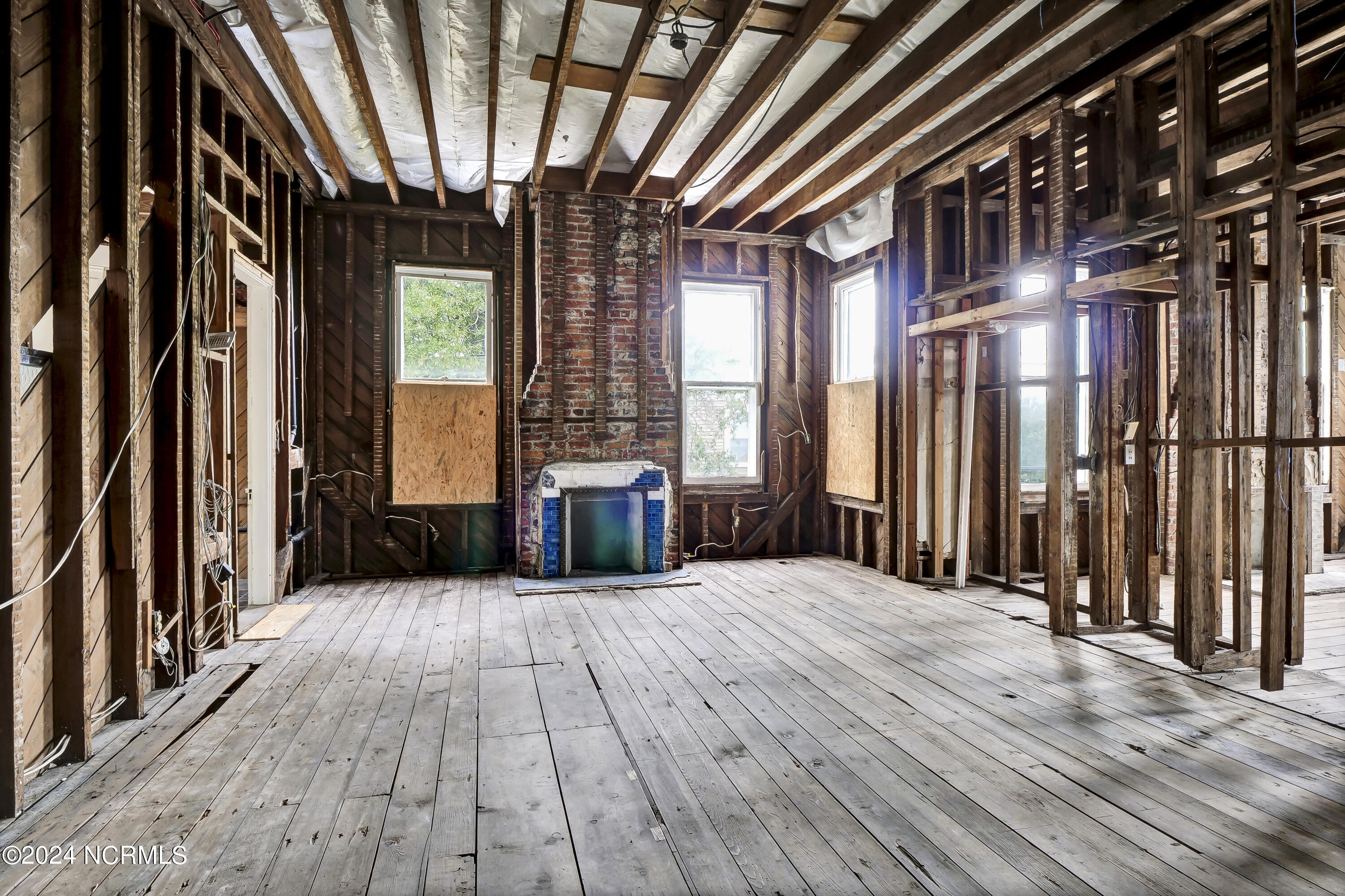 100472145 | Photo 37