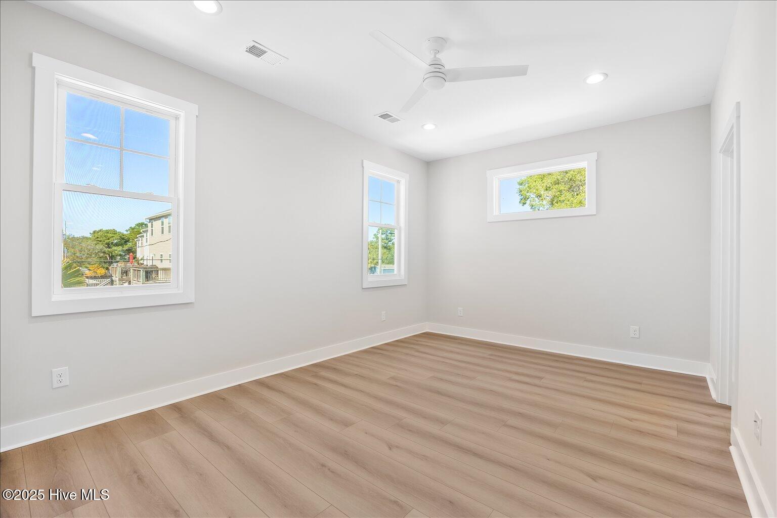 100537891 | Photo 11