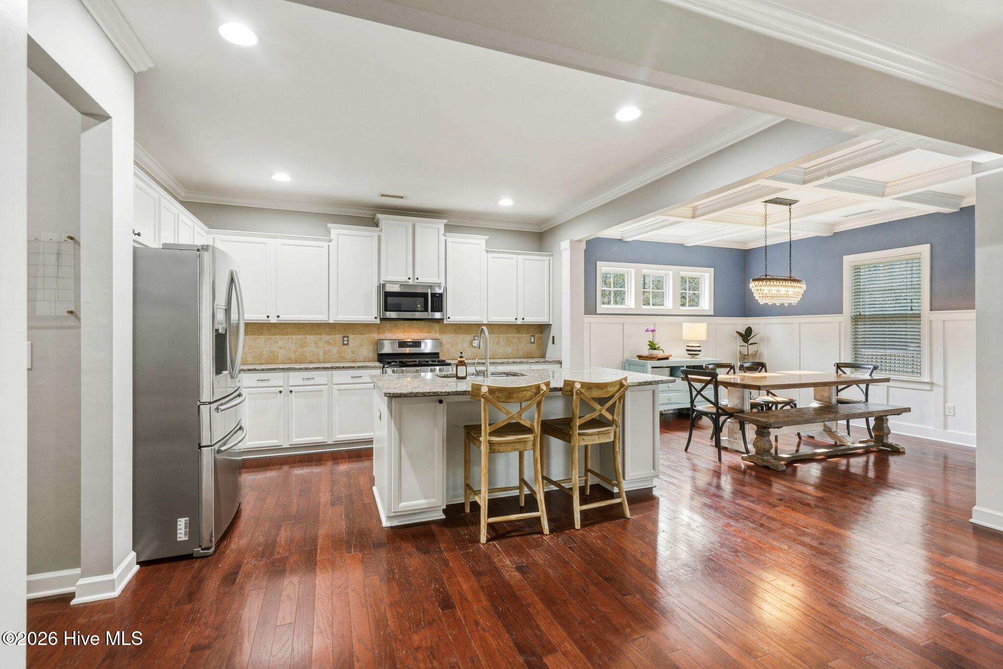 100562110 | Photo 14