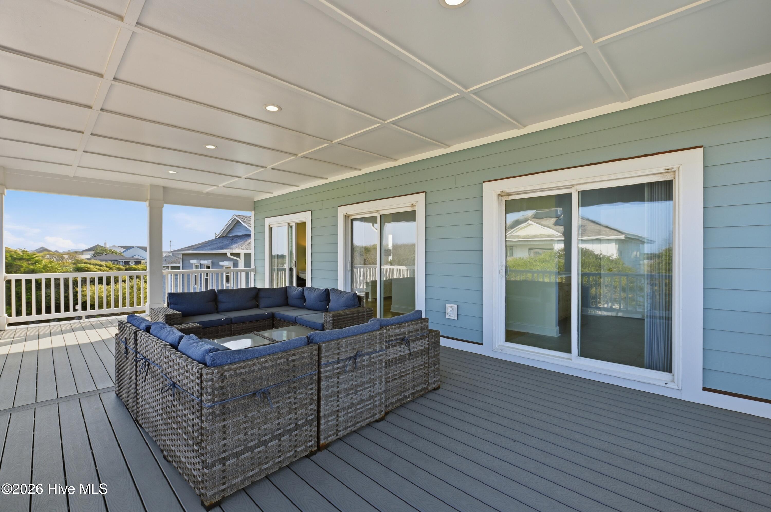 100561977 | Photo 52