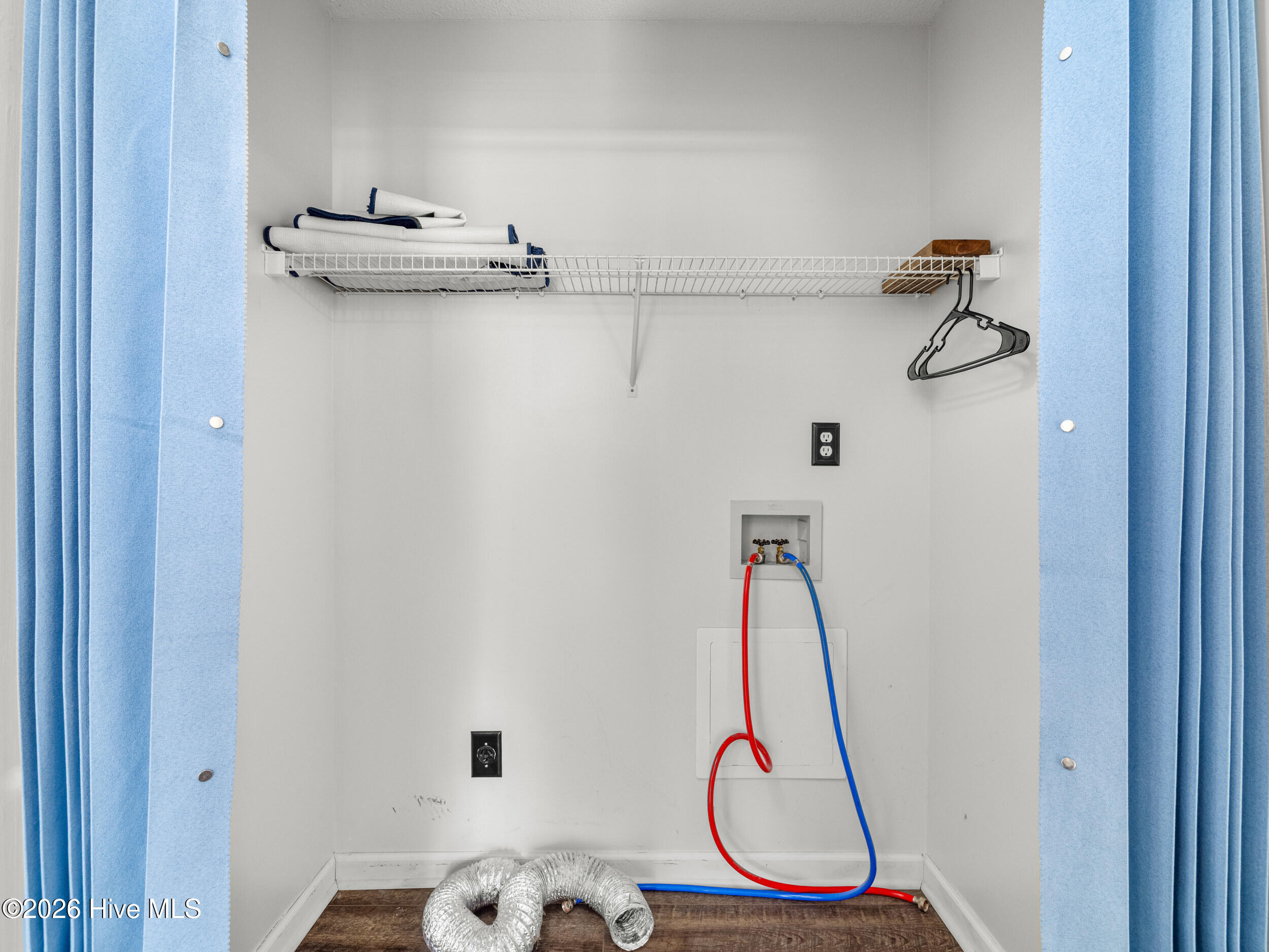 100550311 | Photo 28