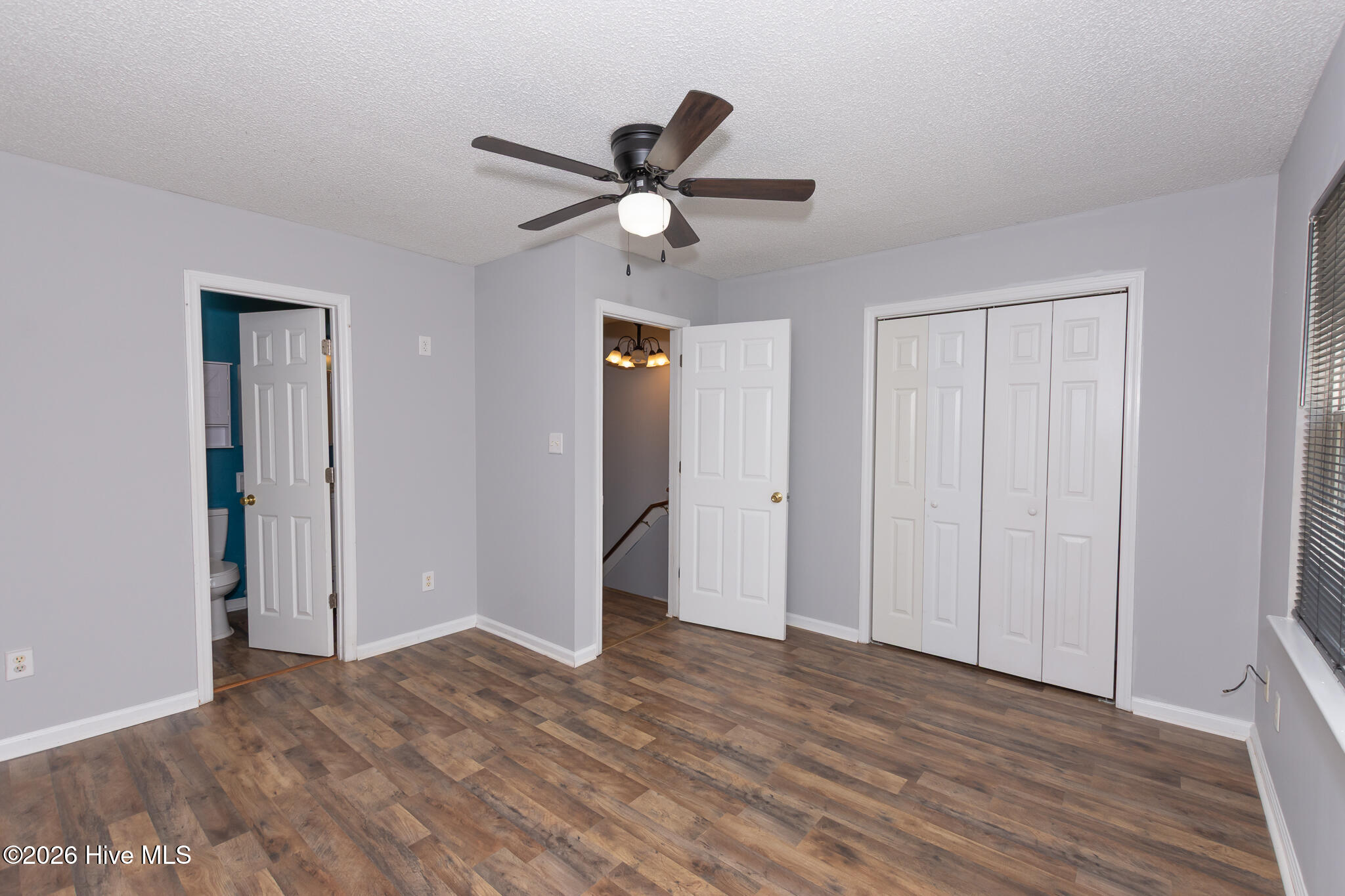 100564073 | Photo 16