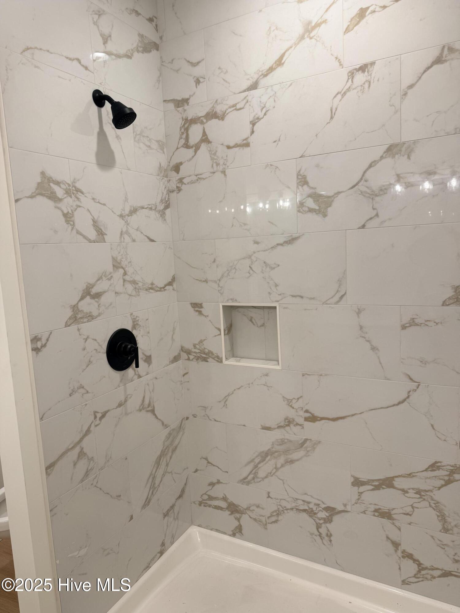 100543905 | Photo 11