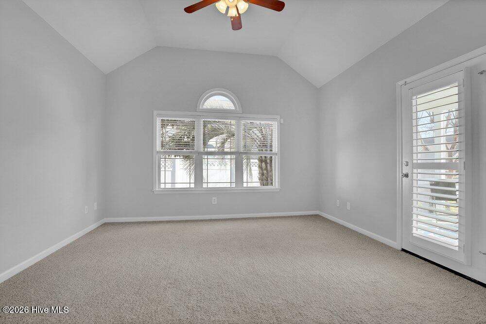 100561625 | Photo 11