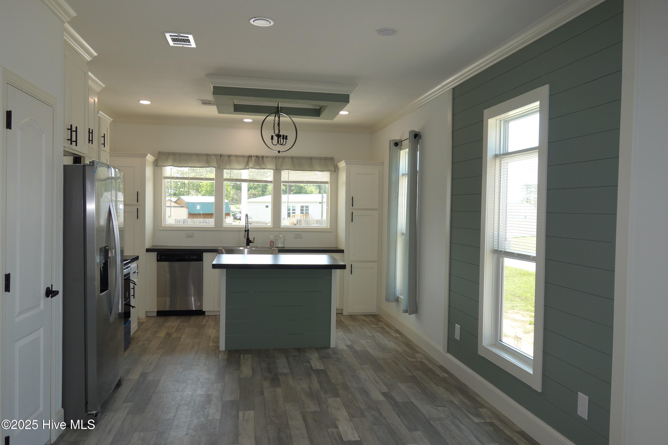 100515630 | Photo 11