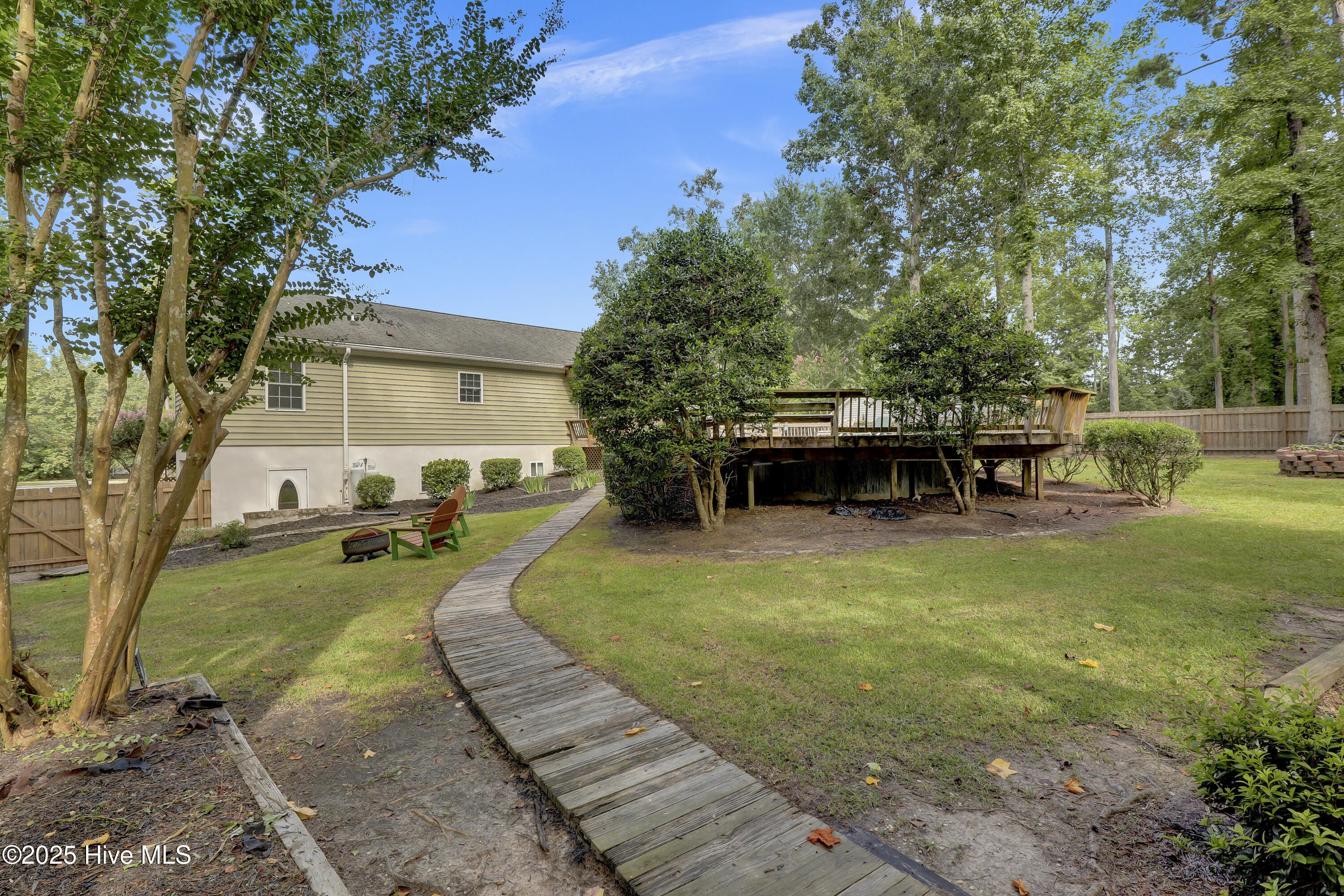 100525389 | Photo 39