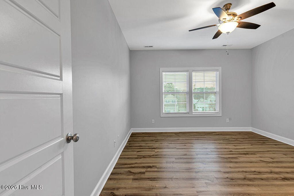 100548703 | Photo 24