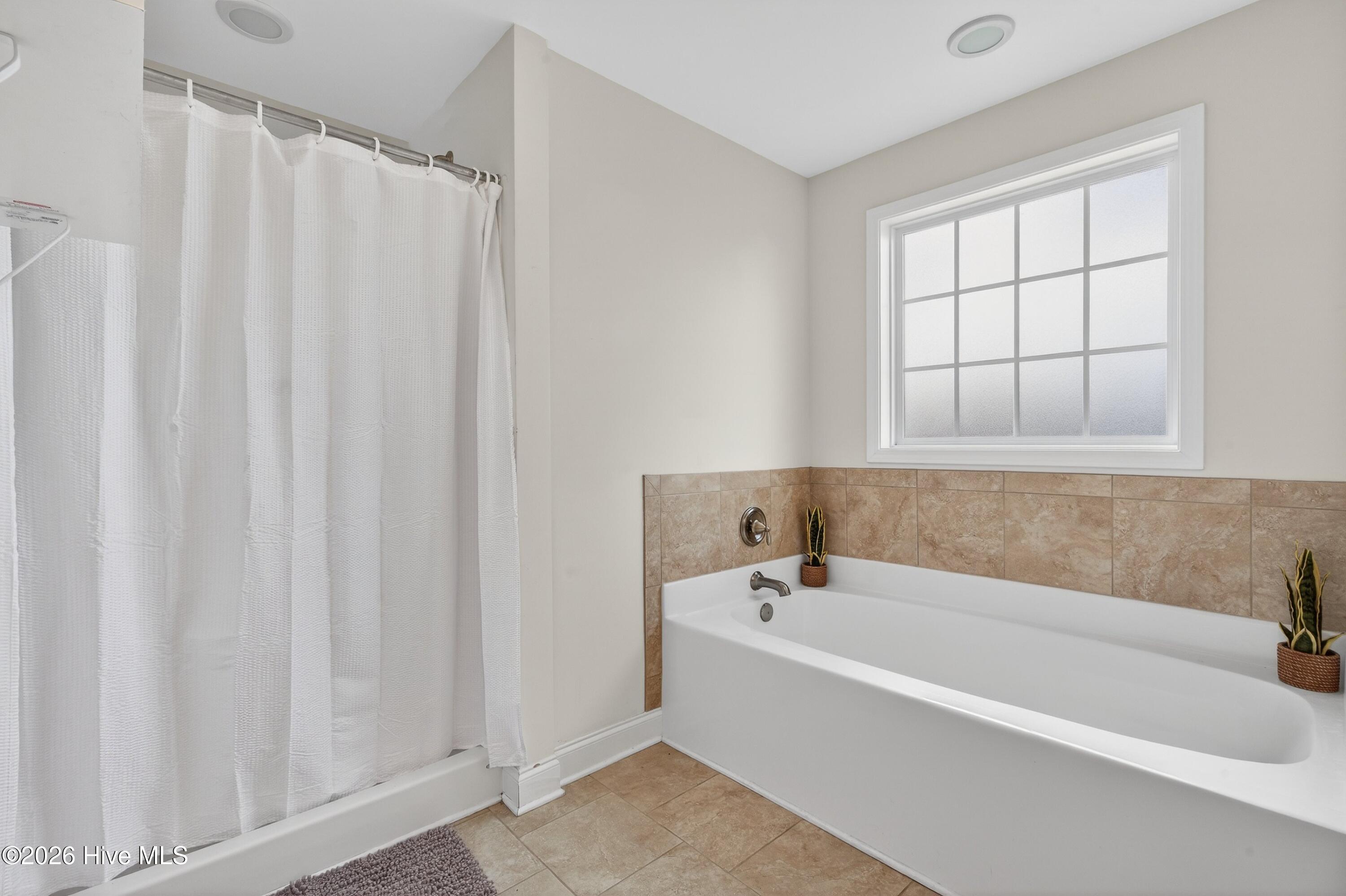 100565414 | Photo 27