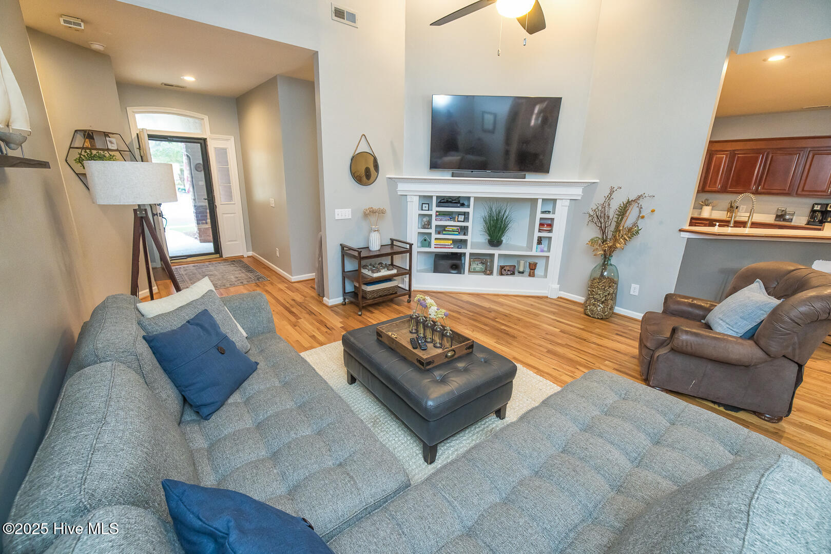 100537191 | Photo 18