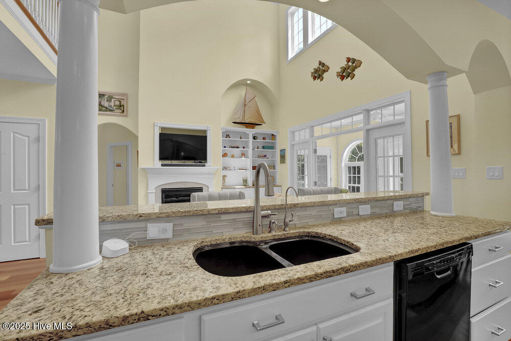 100513085 | Photo 16