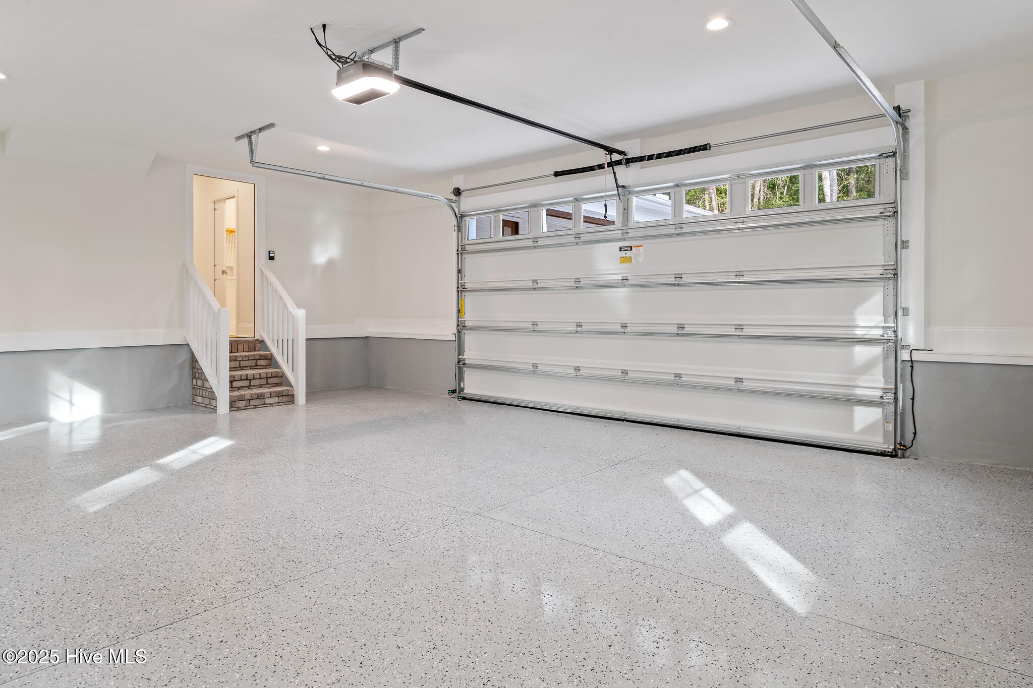 100535512 | Photo 60