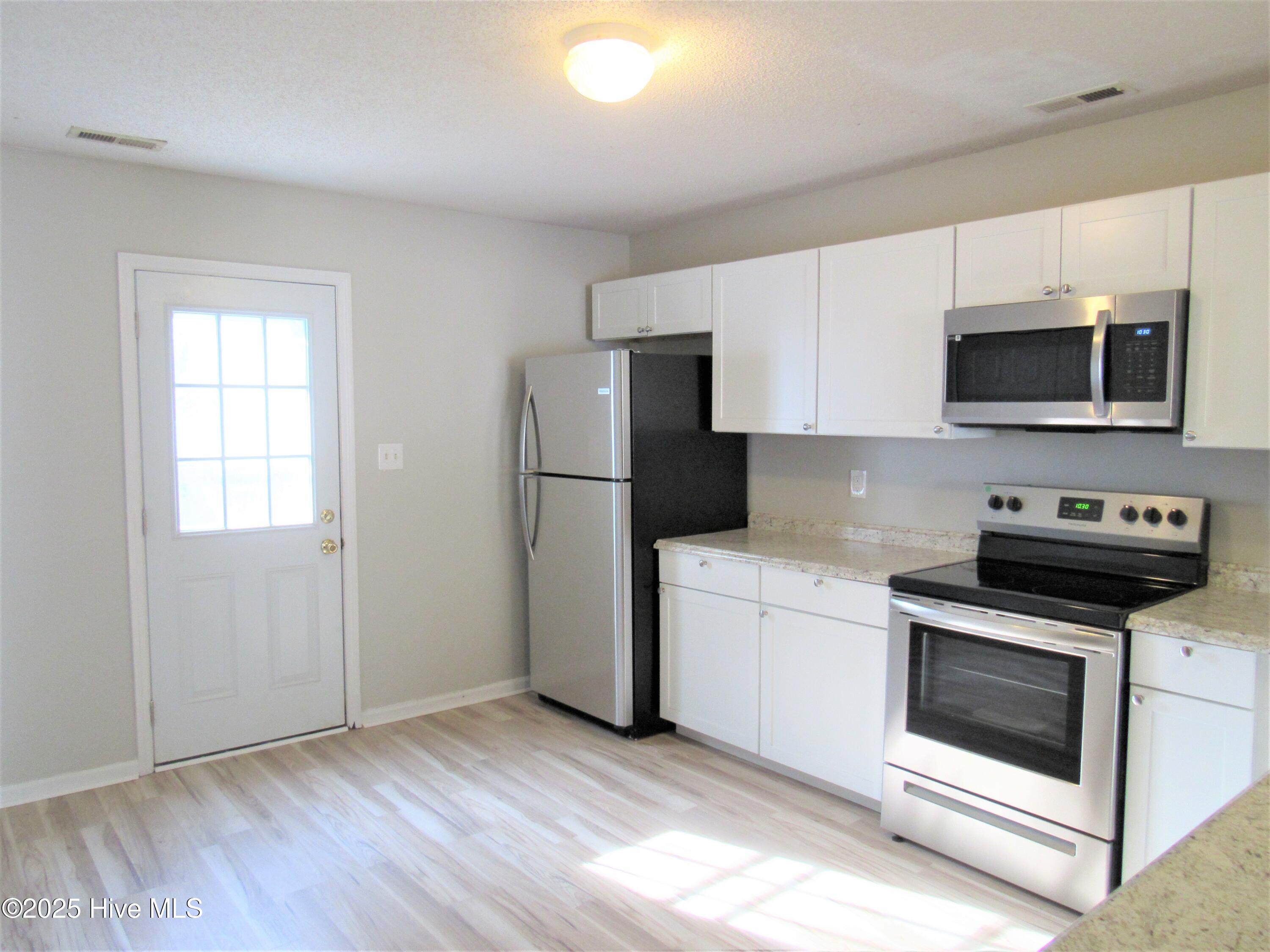 100566758 | Photo 13