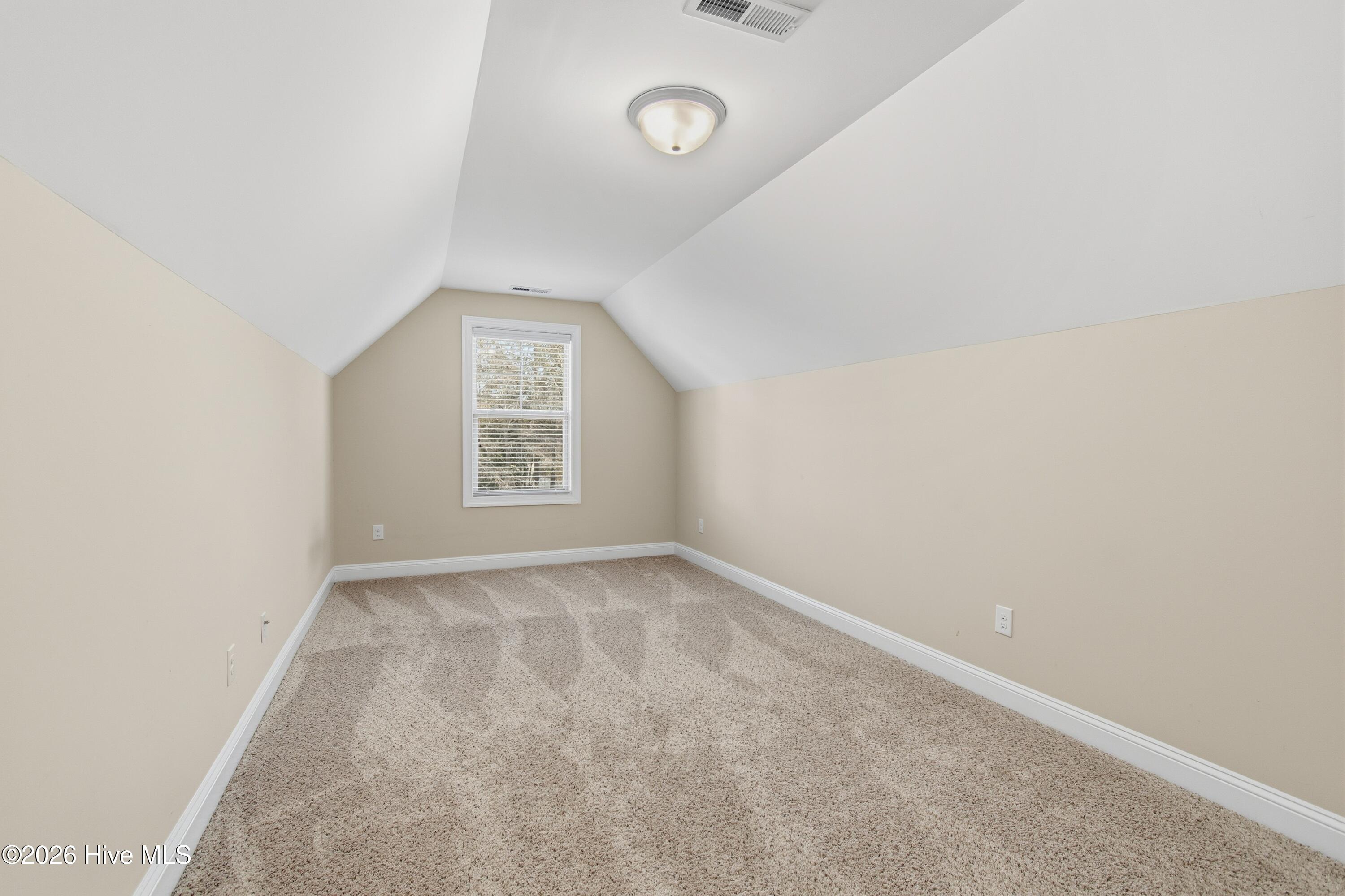 100549174 | Photo 34