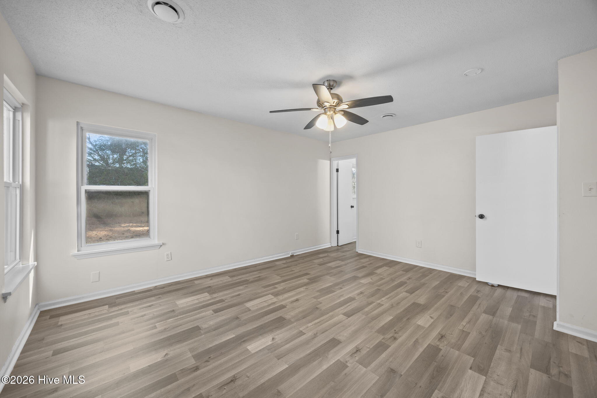 100554477 | Photo 14