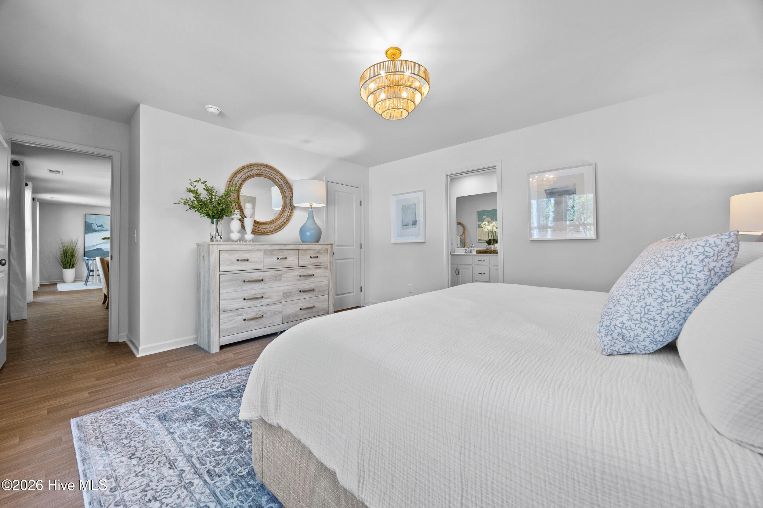 100567180 | Photo 12