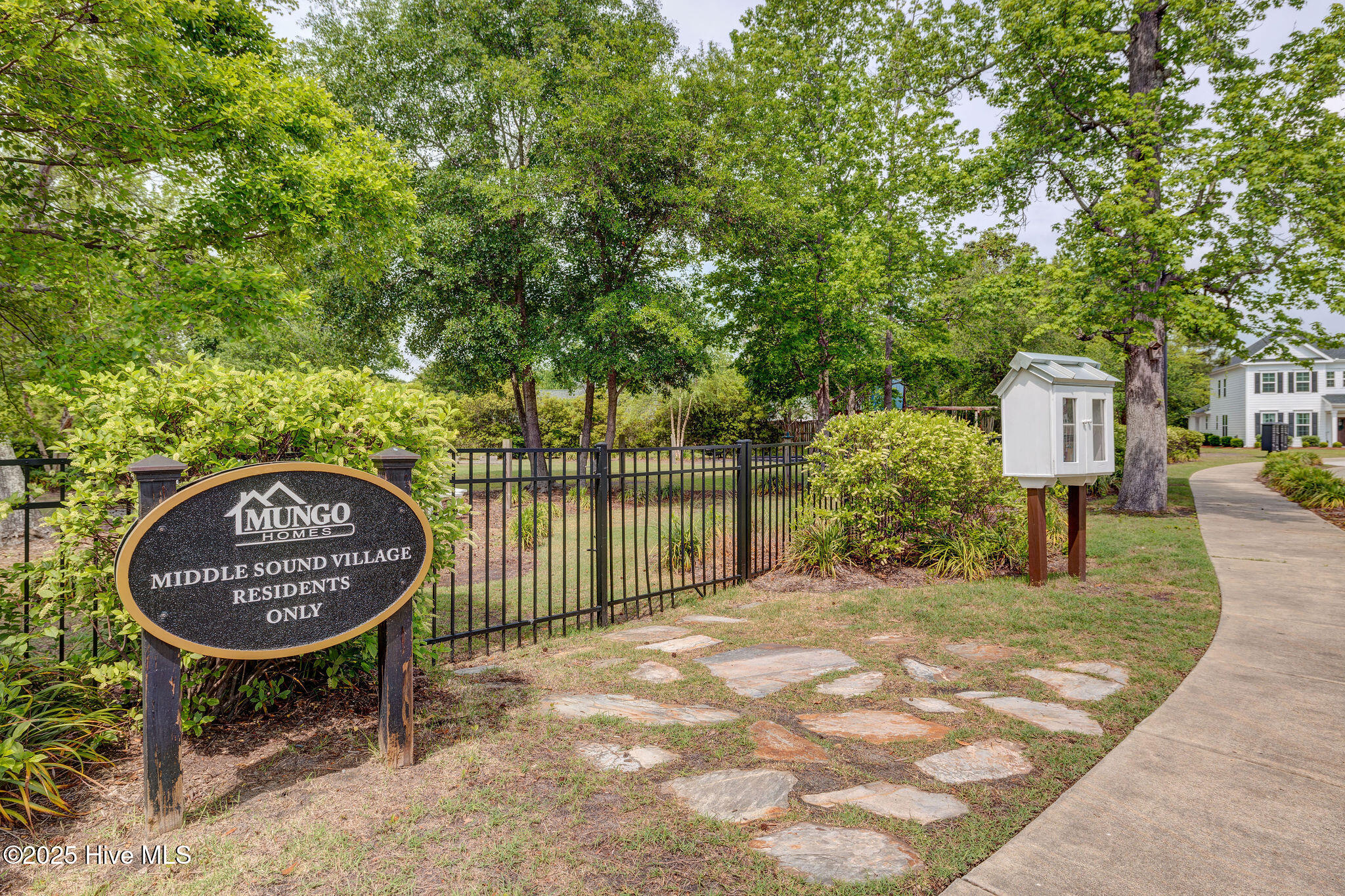 100529833 | Photo 46