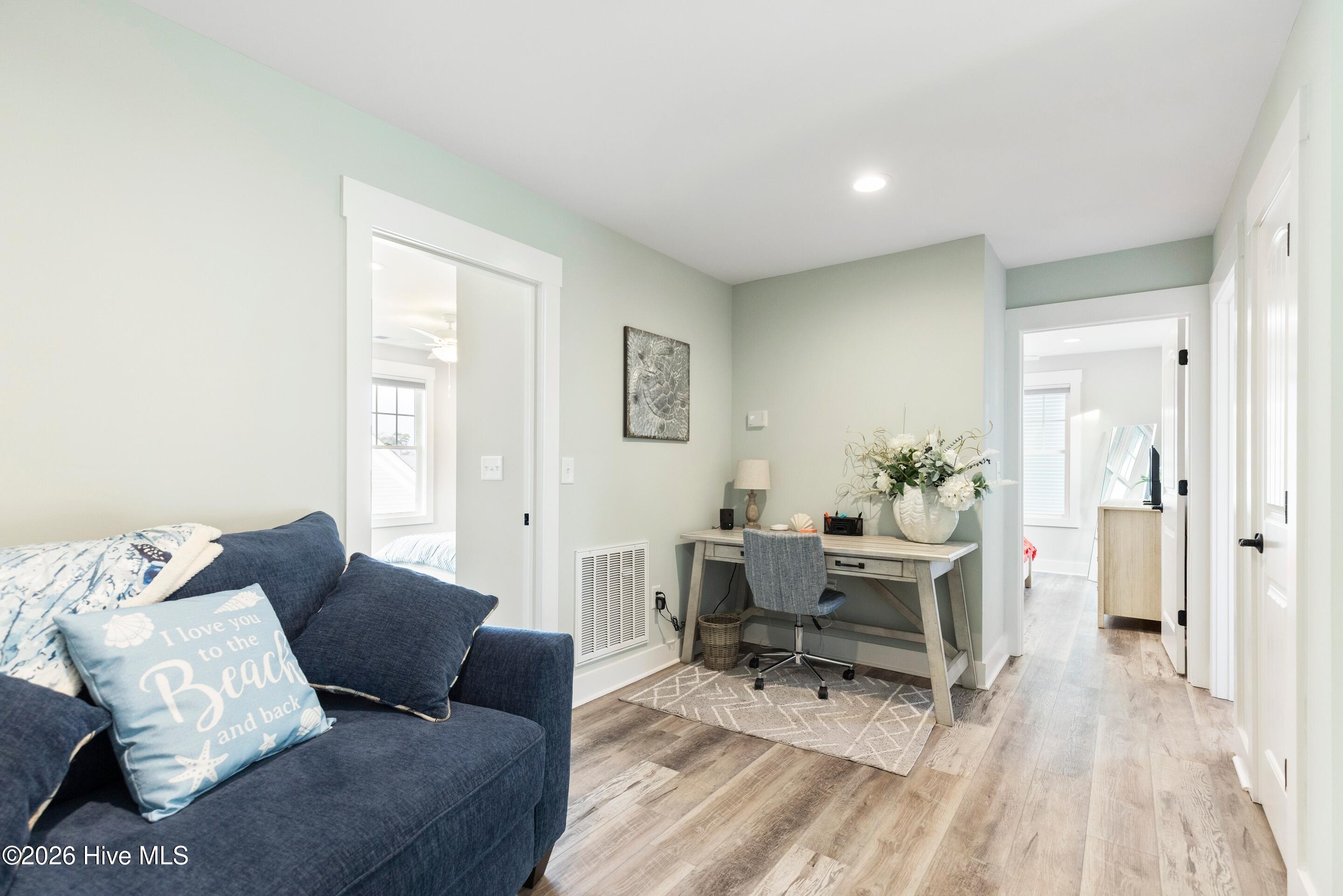 100548444 | Photo 55