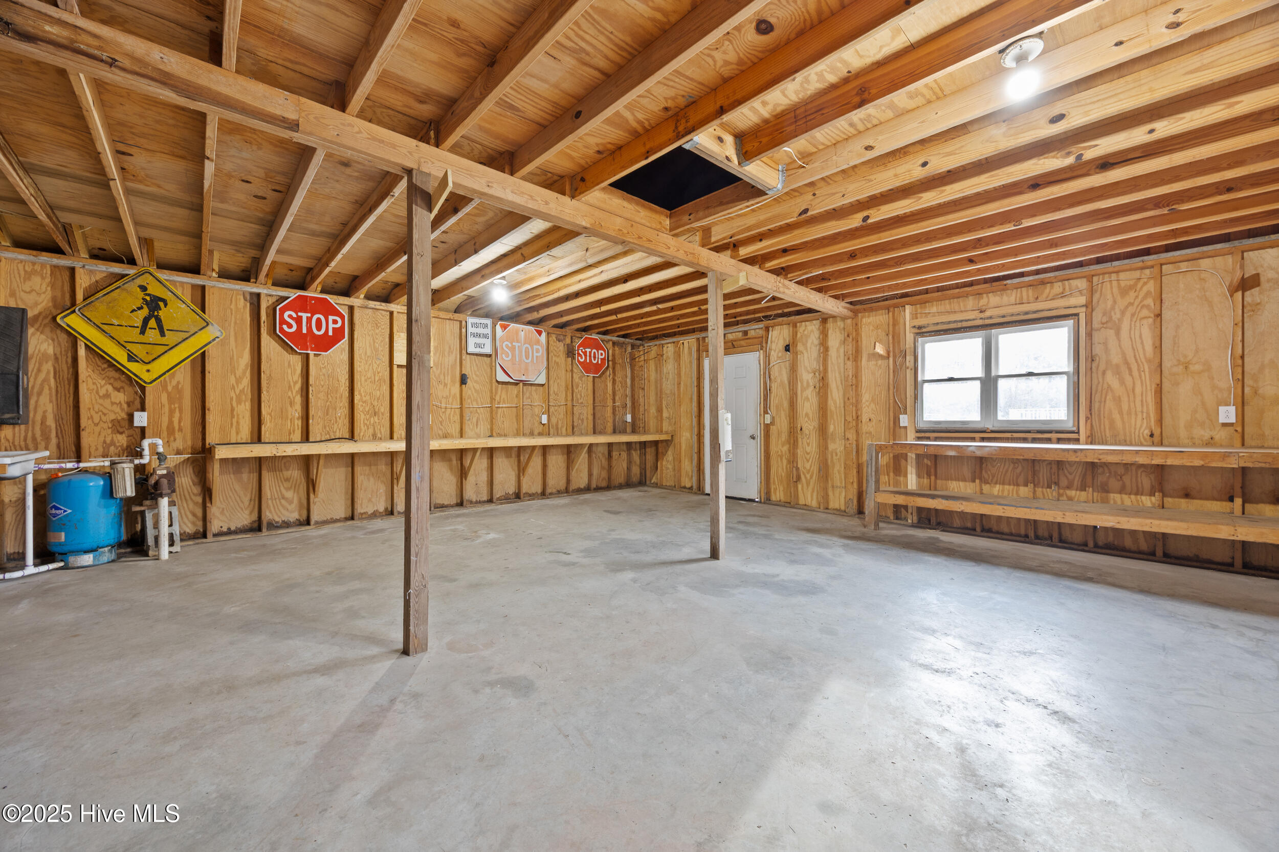 100546833 | Photo 33