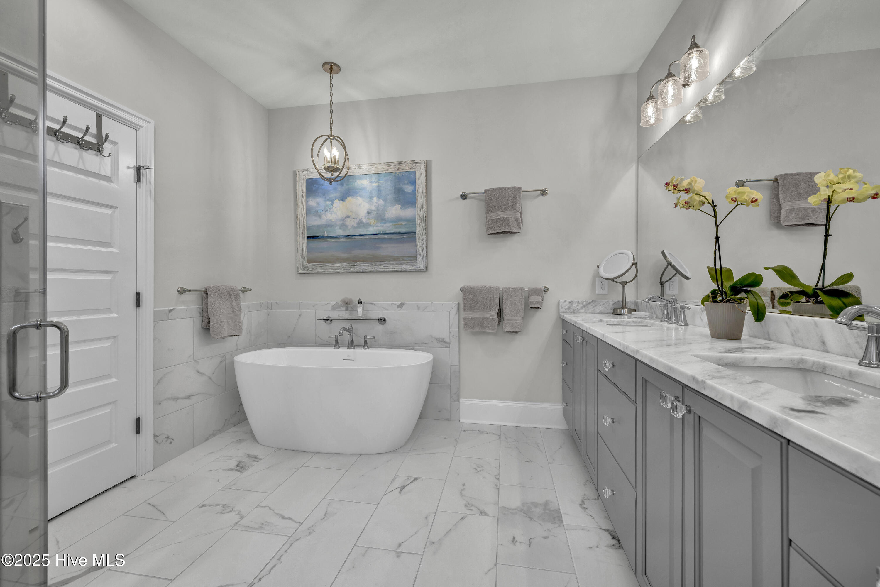 100557399 | Photo 38