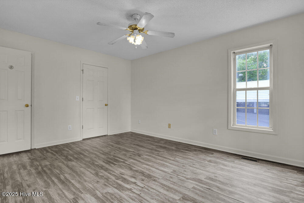 100513227 | Photo 18