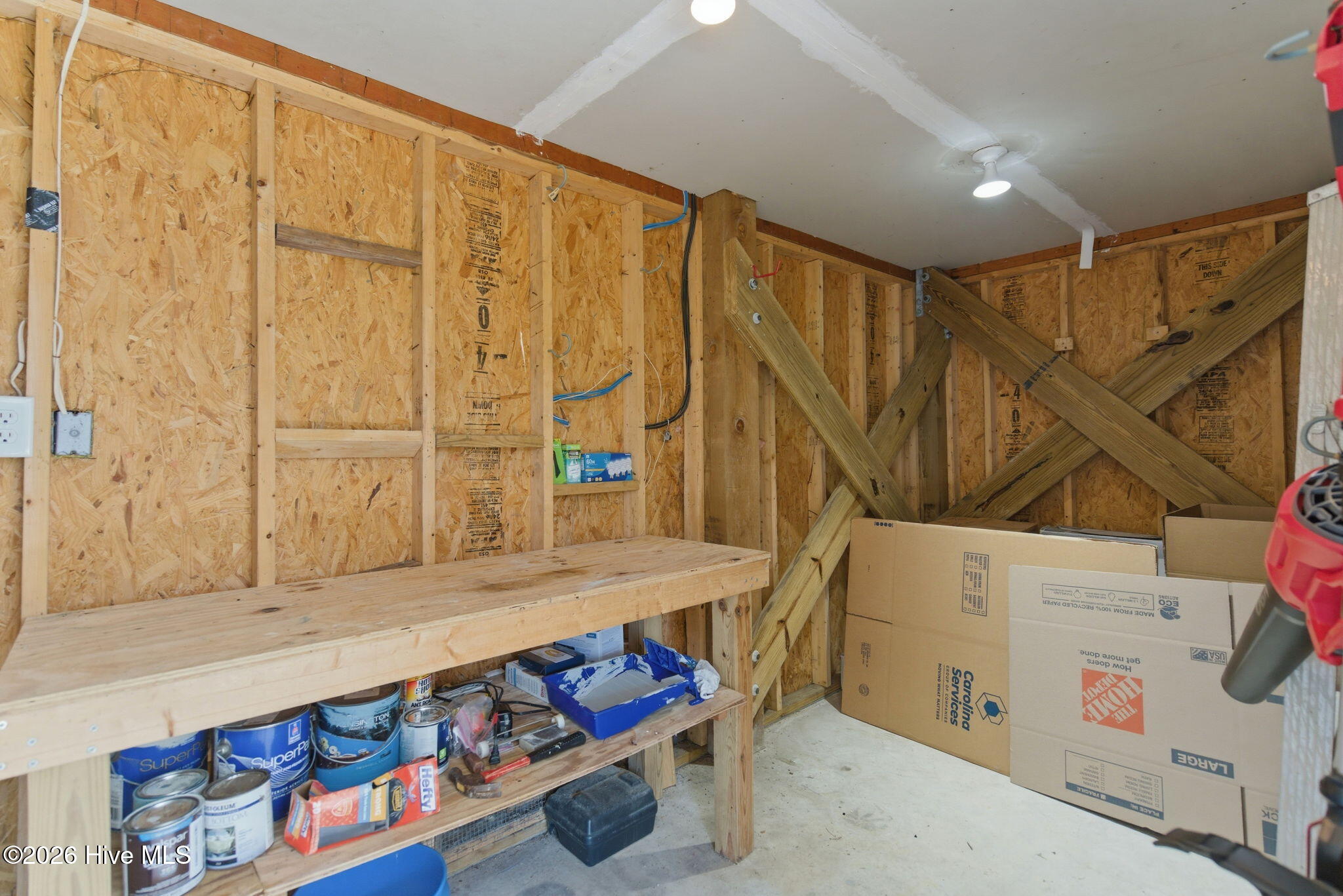 100569700 | Photo 28