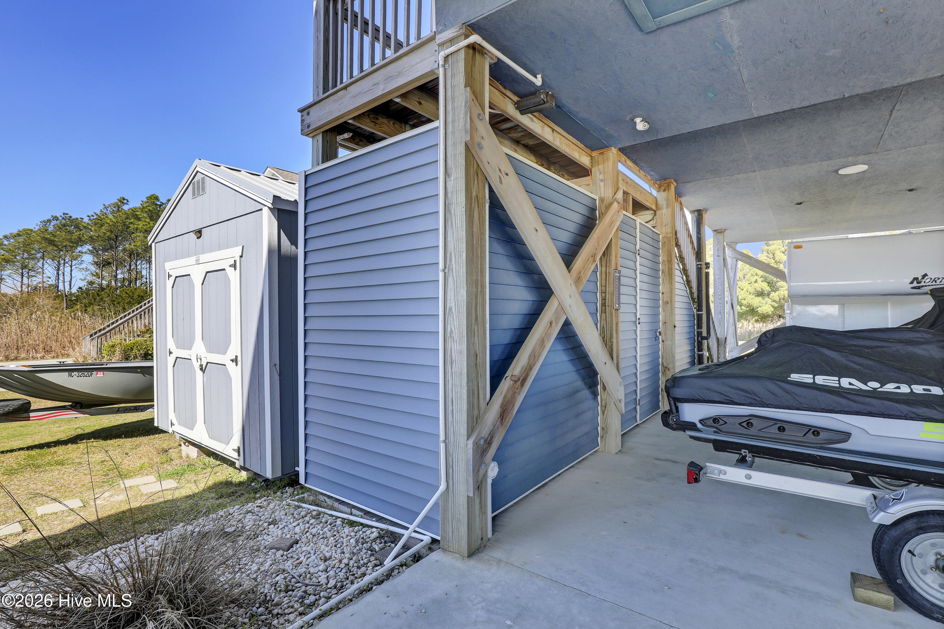 100562204 | Photo 59