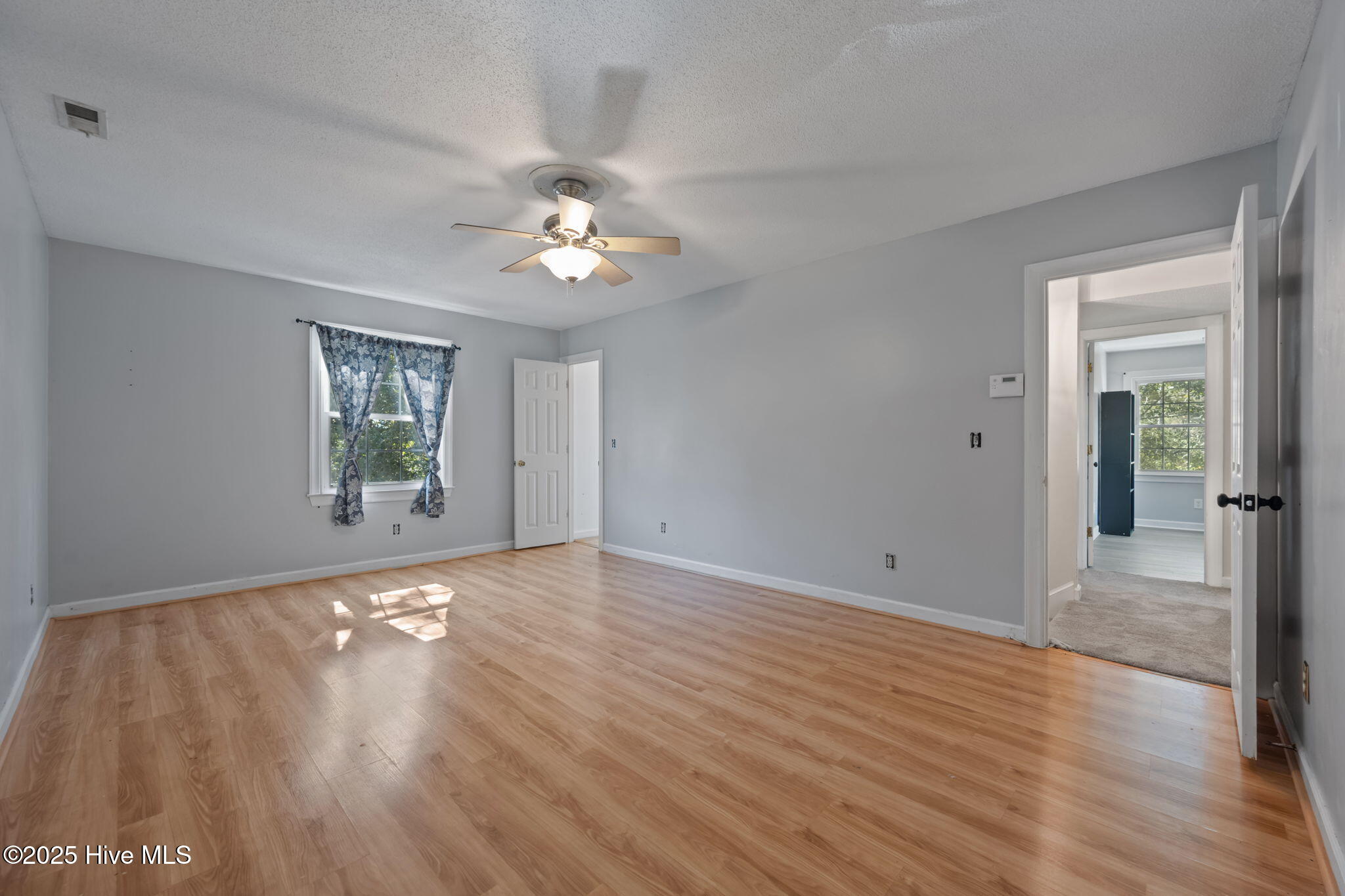 100537375 | Photo 28