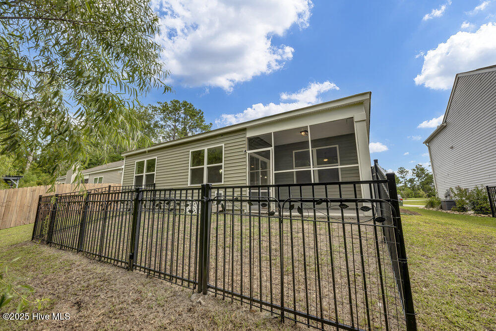 100520096 | Photo 28