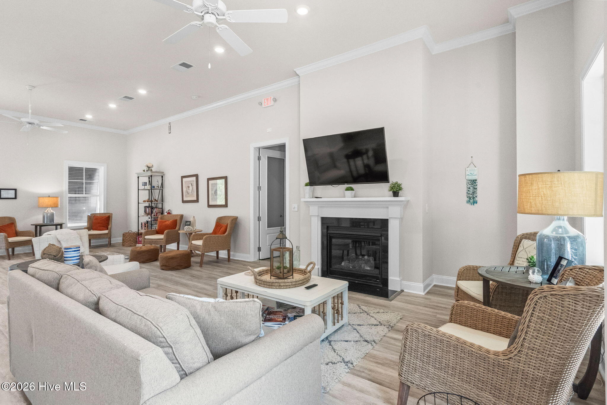 100557822 | Photo 37